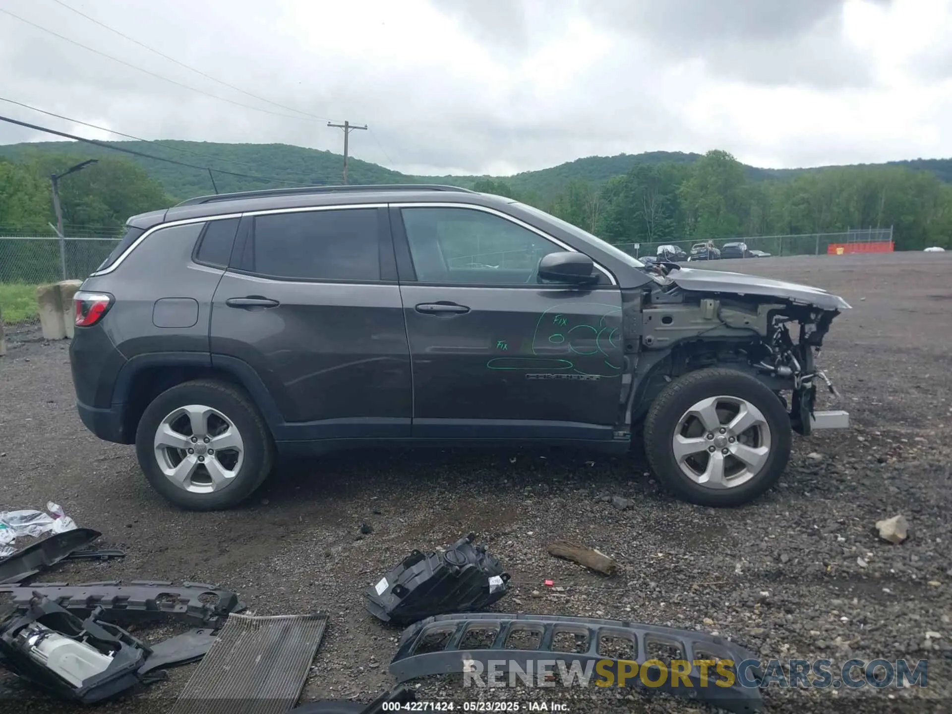14 fotografías del automóvil dañado 3C4NJDBB3KT741841 JEEP COMPASS 2019