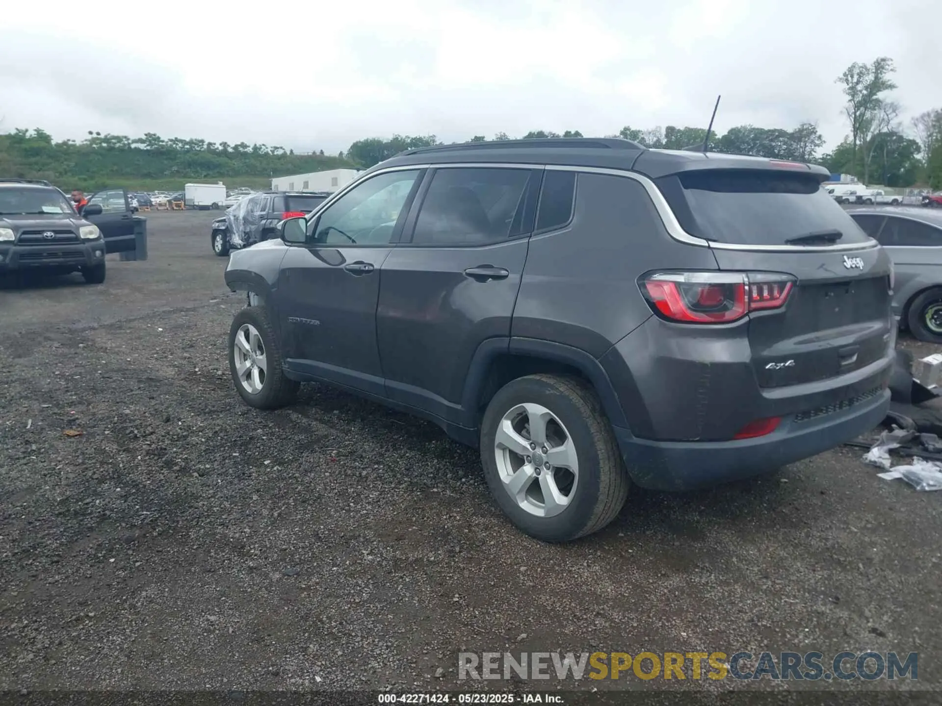 3 fotografías del automóvil dañado 3C4NJDBB3KT741841 JEEP COMPASS 2019