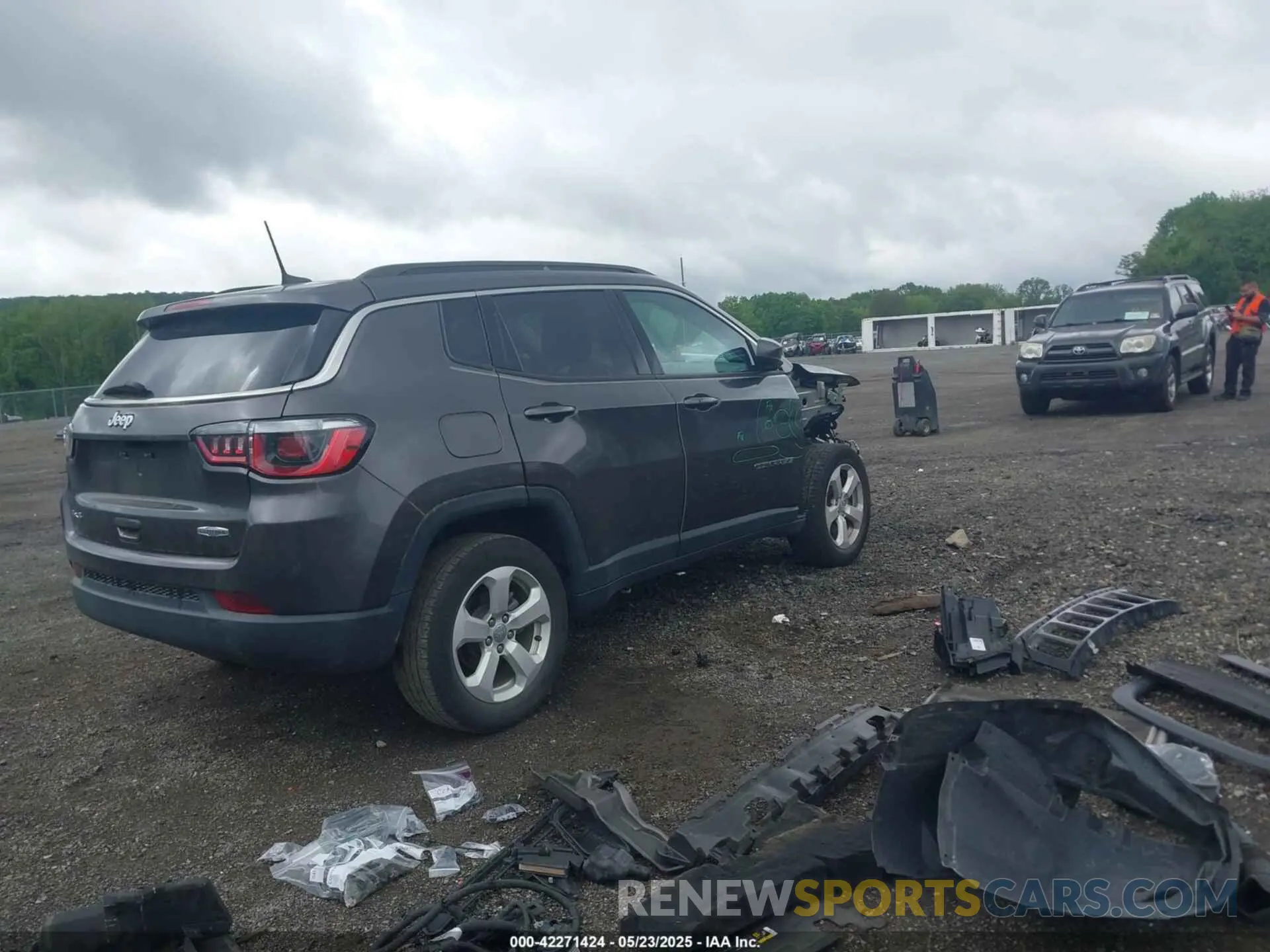 4 fotografías del automóvil dañado 3C4NJDBB3KT741841 JEEP COMPASS 2019