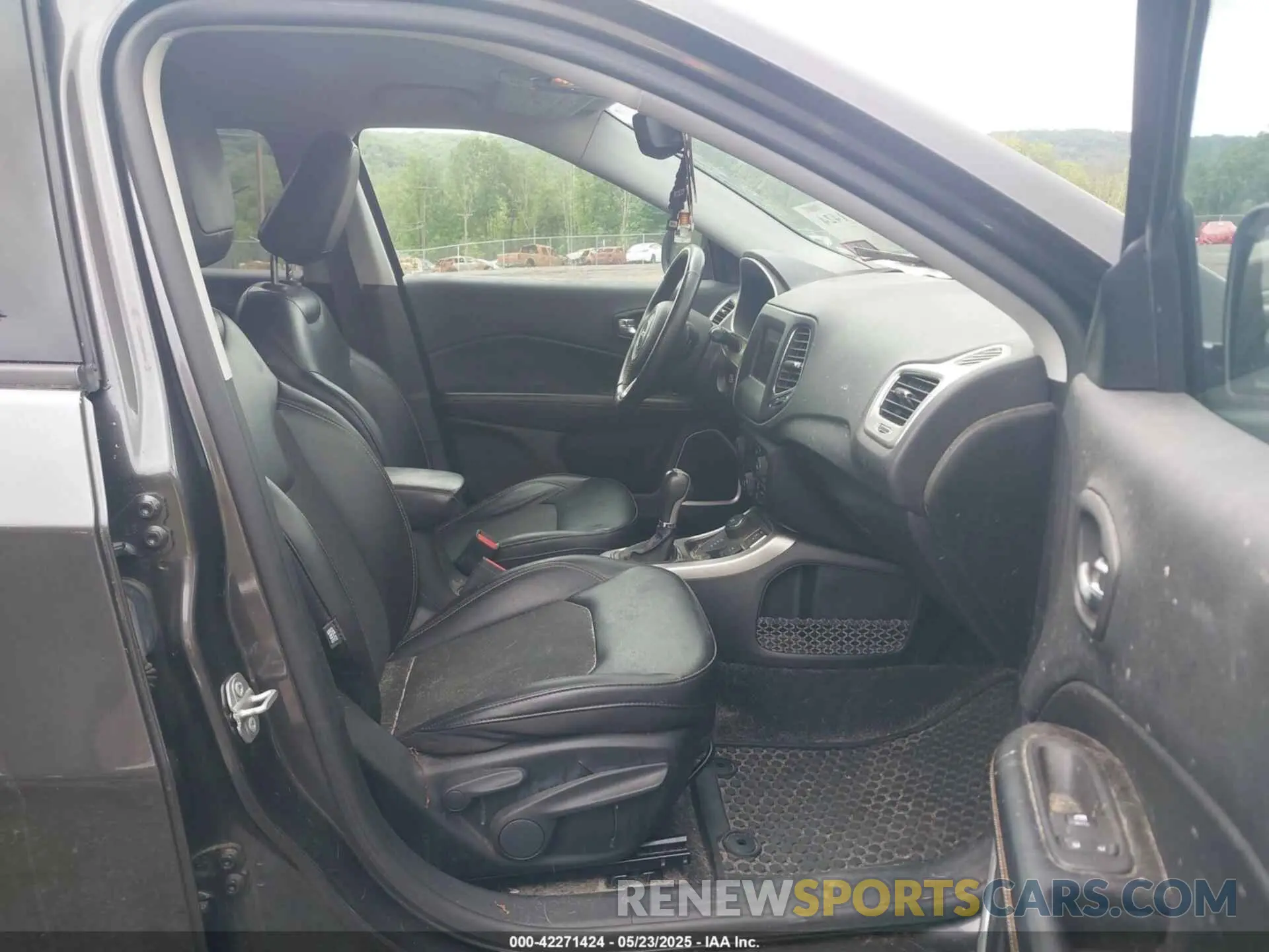 5 fotografías del automóvil dañado 3C4NJDBB3KT741841 JEEP COMPASS 2019