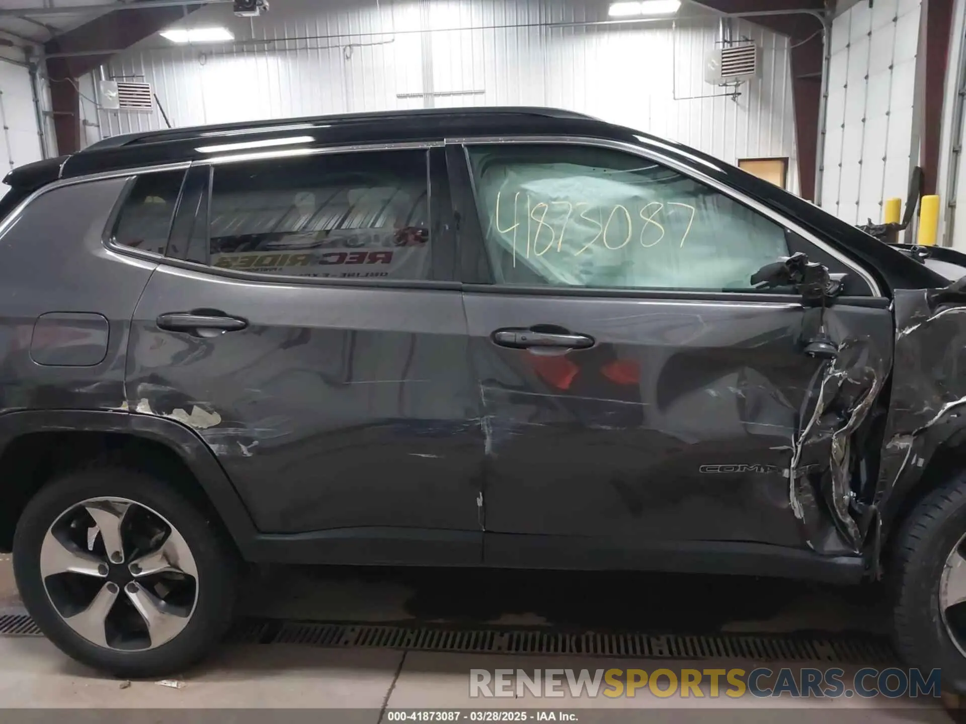 13 fotografías del automóvil dañado 3C4NJDBB3KT828901 JEEP COMPASS 2019