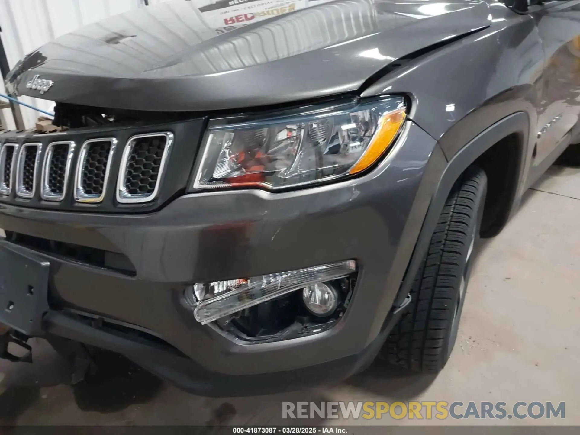 18 fotografías del automóvil dañado 3C4NJDBB3KT828901 JEEP COMPASS 2019