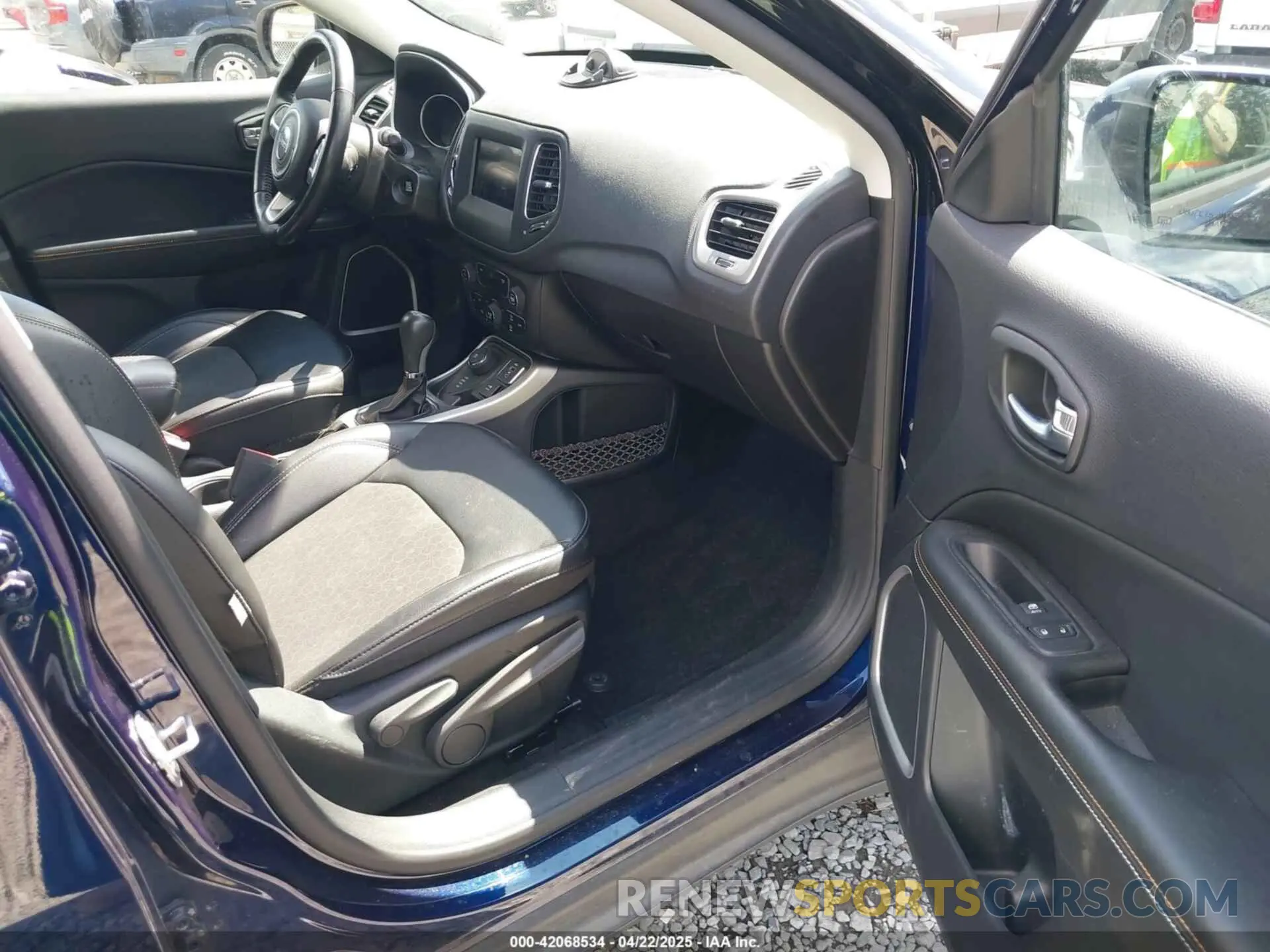 5 fotografías del automóvil dañado 3C4NJDBB3KT846931 JEEP COMPASS 2019