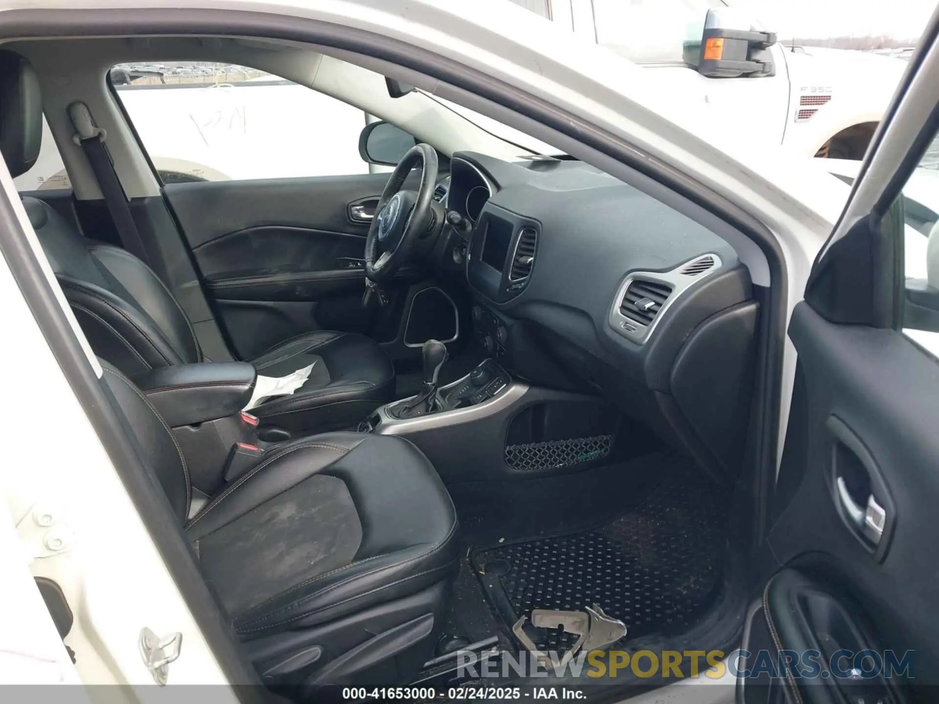 5 fotografías del automóvil dañado 3C4NJDBB4KT656734 JEEP COMPASS 2019