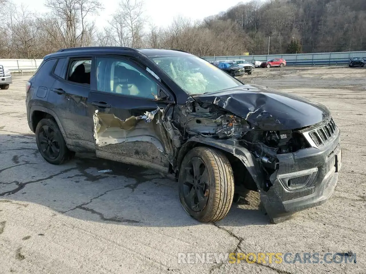 4 fotografías del automóvil dañado 3C4NJDBB4KT696361 JEEP COMPASS 2019