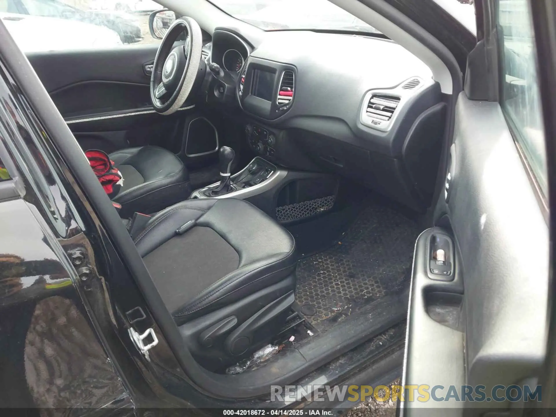 5 fotografías del automóvil dañado 3C4NJDBB4KT733568 JEEP COMPASS 2019