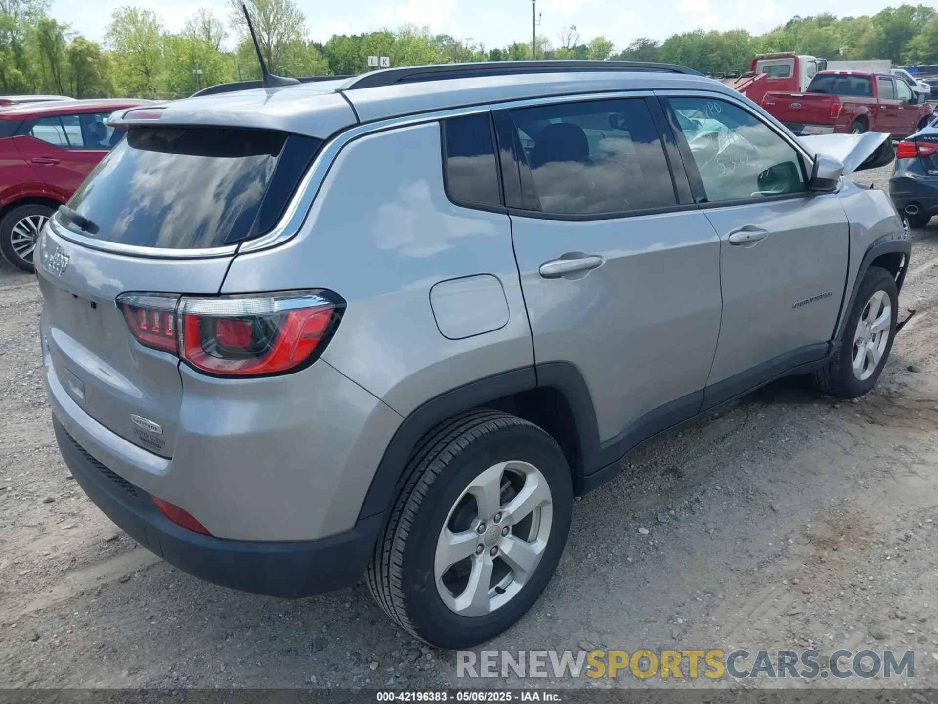 4 fotografías del automóvil dañado 3C4NJDBB6KT657190 JEEP COMPASS 2019