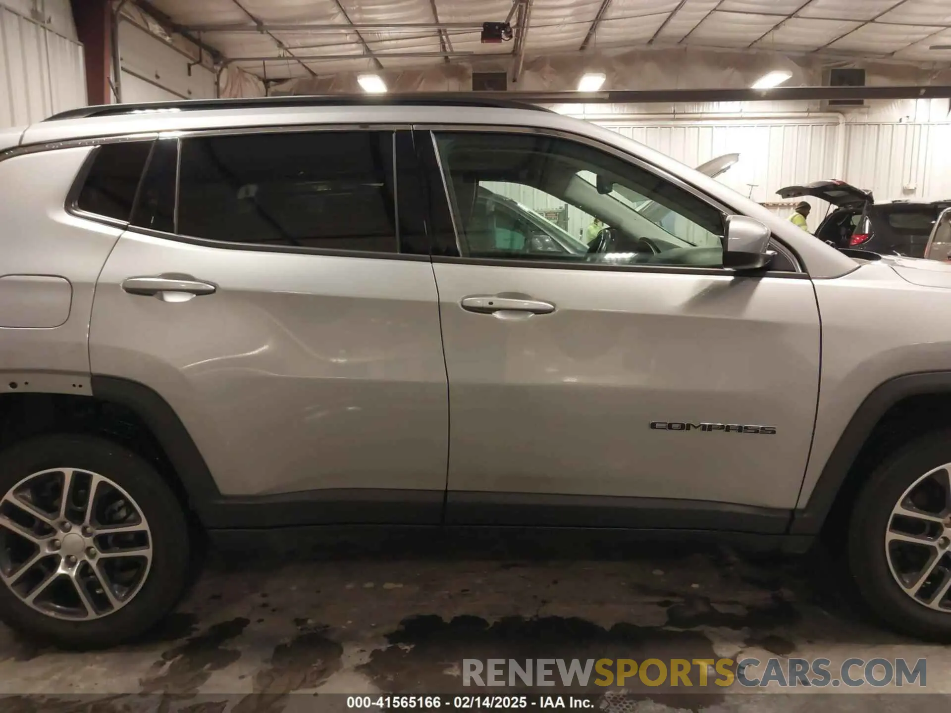 14 fotografías del automóvil dañado 3C4NJDBB6KT812711 JEEP COMPASS 2019