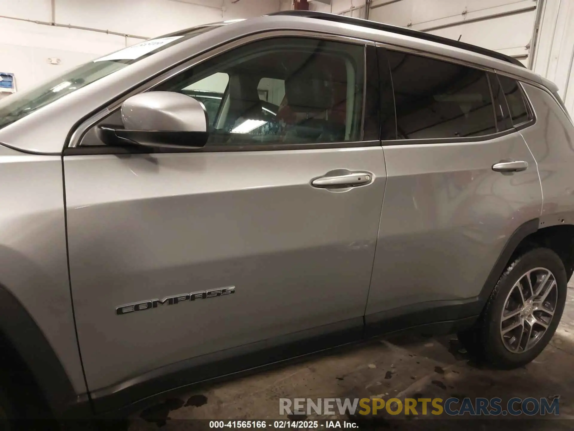 15 fotografías del automóvil dañado 3C4NJDBB6KT812711 JEEP COMPASS 2019