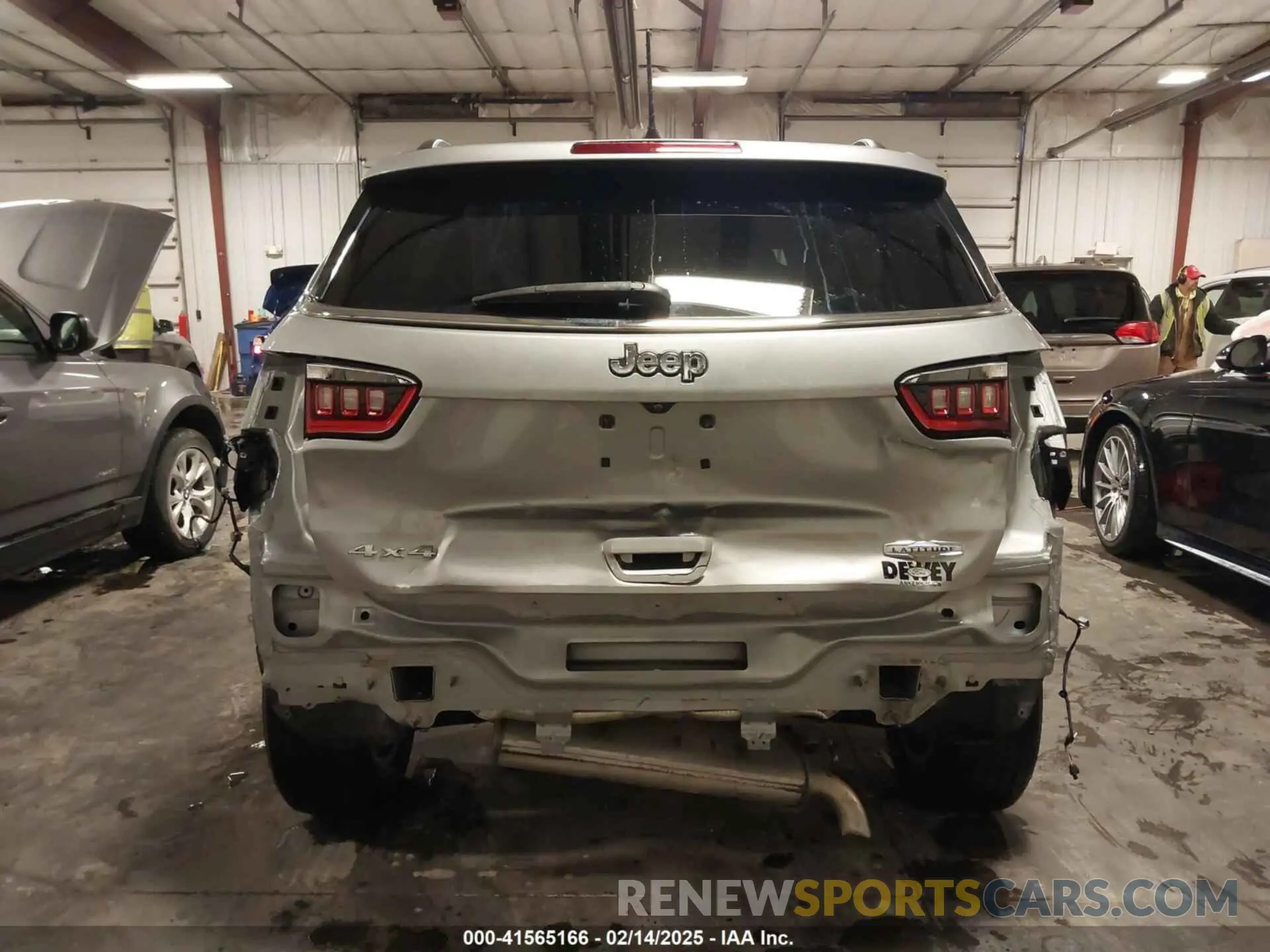 17 fotografías del automóvil dañado 3C4NJDBB6KT812711 JEEP COMPASS 2019