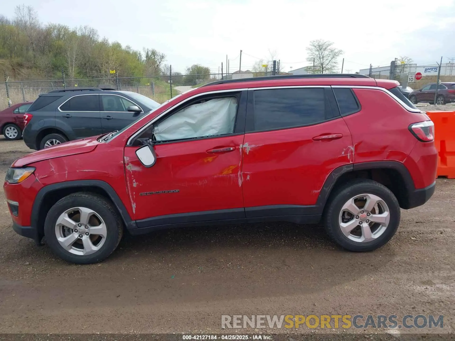 14 fotografías del automóvil dañado 3C4NJDBB6KT849953 JEEP COMPASS 2019