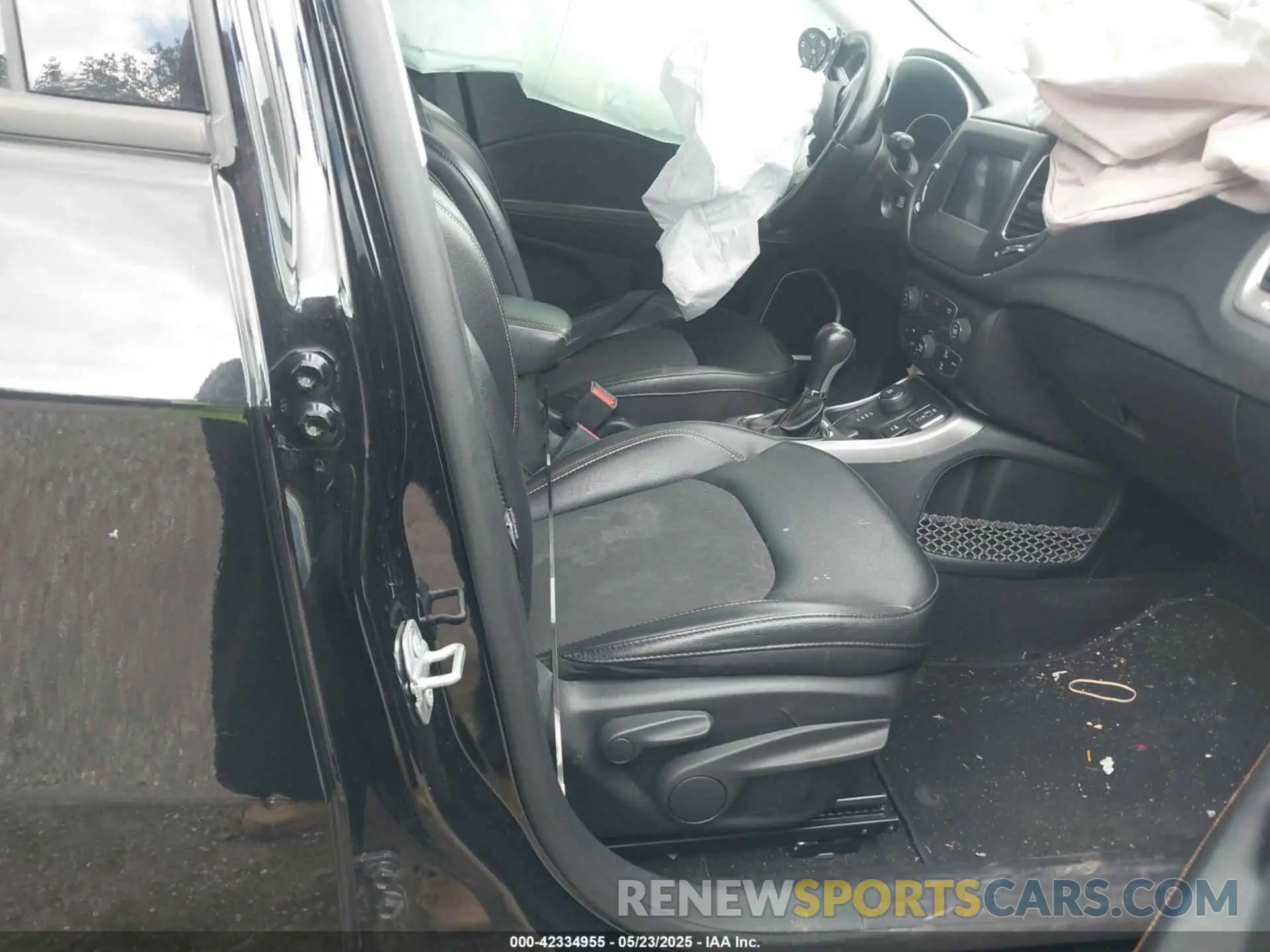 5 fotografías del automóvil dañado 3C4NJDBB8KT834306 JEEP COMPASS 2019
