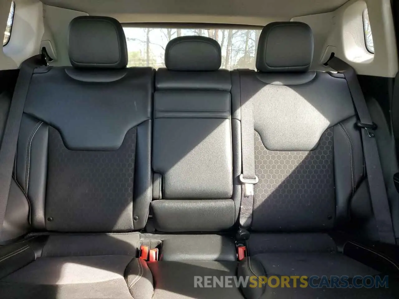 10 fotografías del automóvil dañado 3C4NJDBB8KT836234 JEEP COMPASS 2019