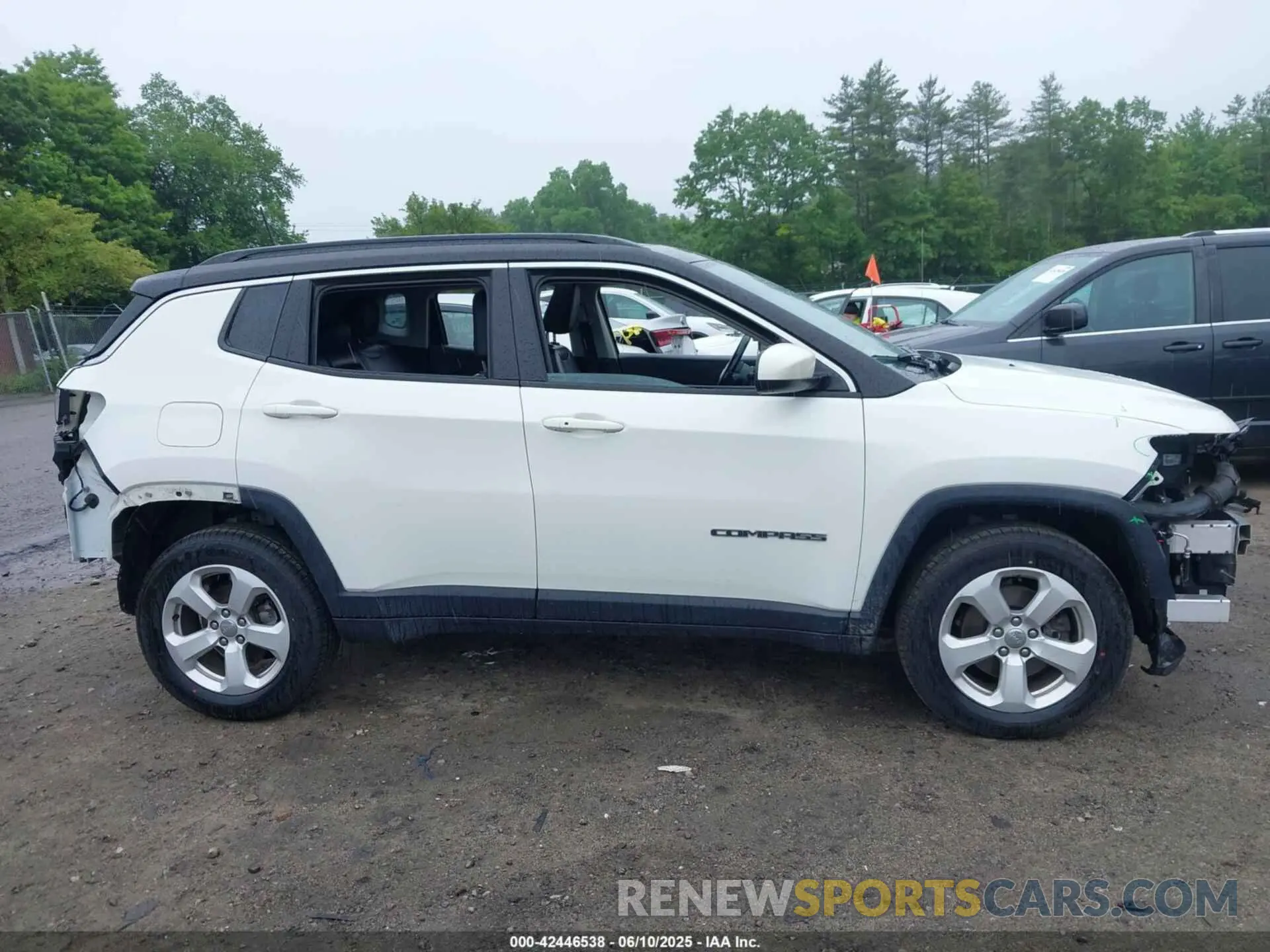 14 fotografías del automóvil dañado 3C4NJDBB9KT834332 JEEP COMPASS 2019