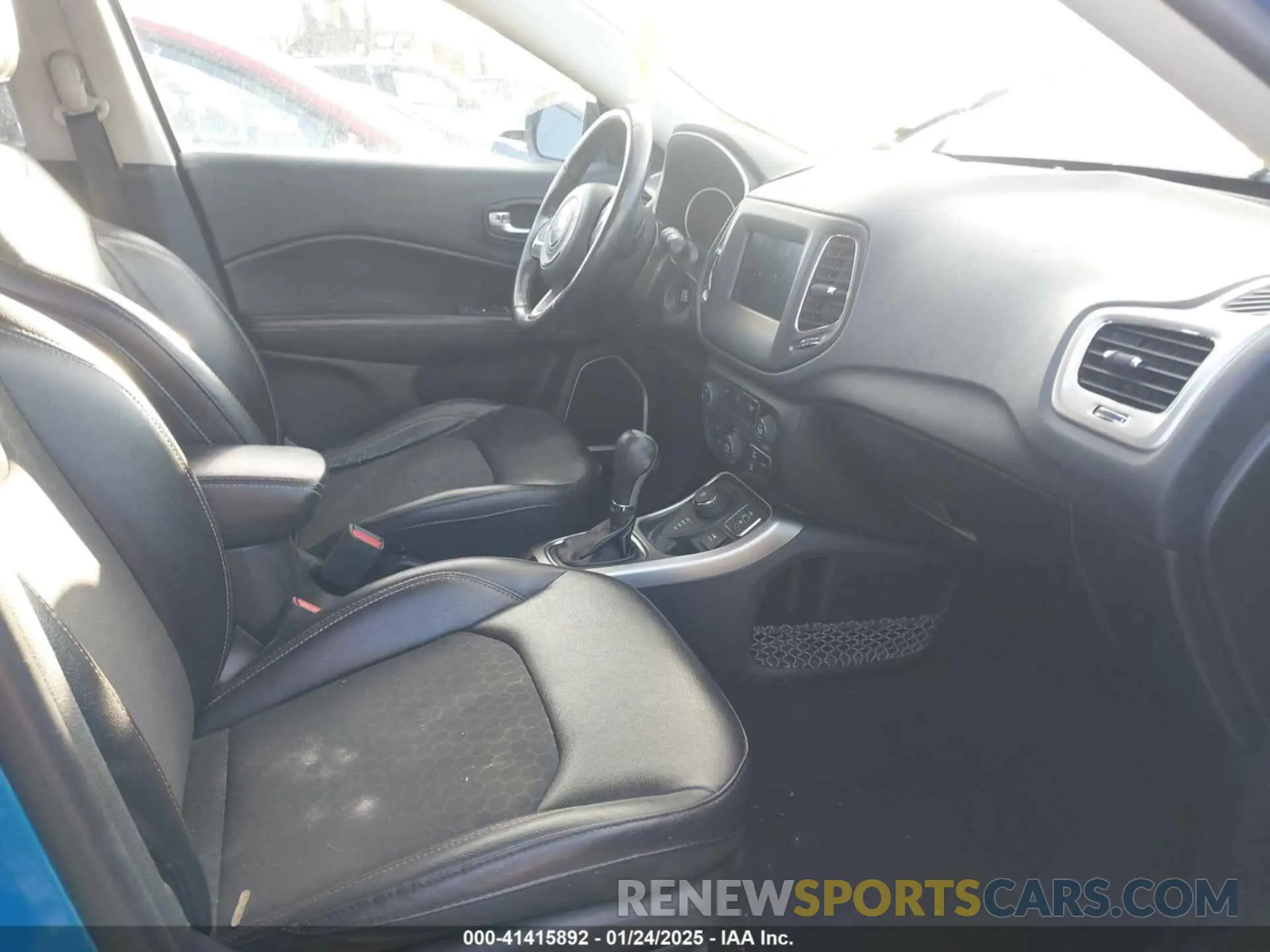 5 fotografías del automóvil dañado 3C4NJDBBXKT596958 JEEP COMPASS 2019