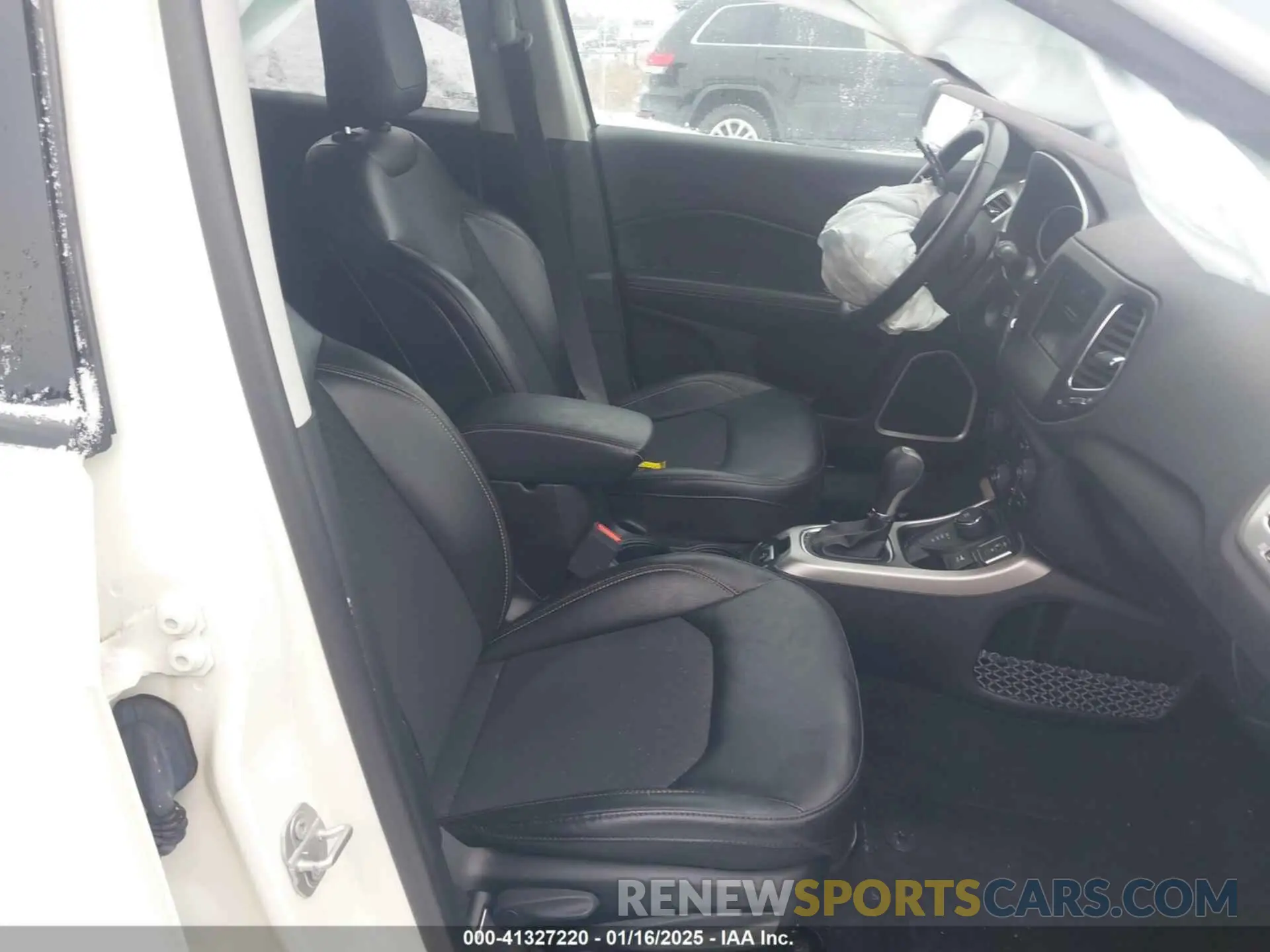 5 fotografías del automóvil dañado 3C4NJDBBXKT647665 JEEP COMPASS 2019