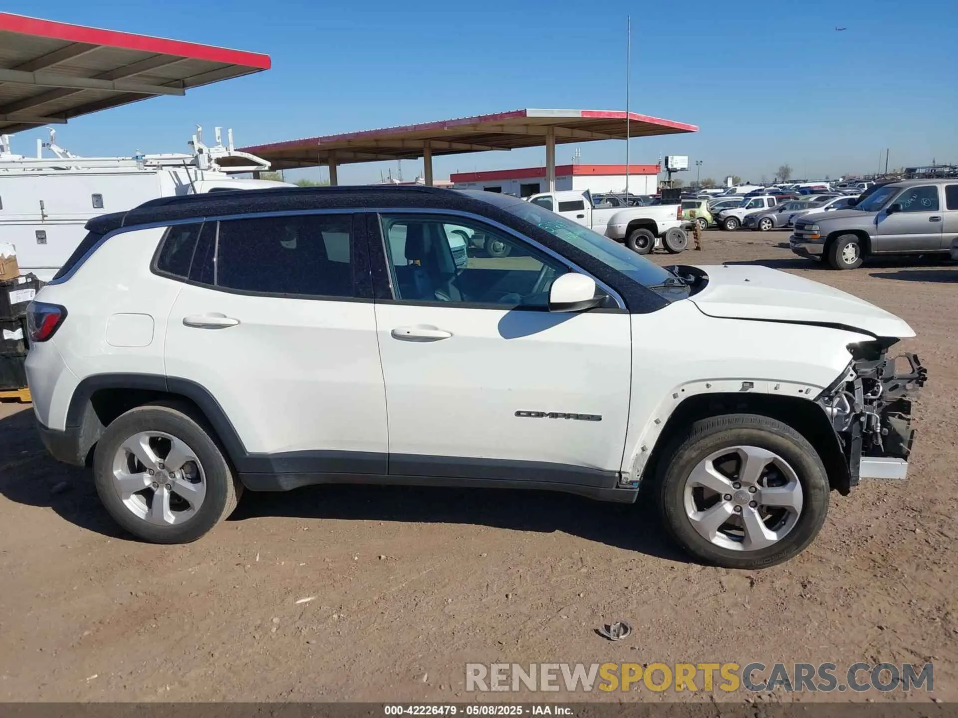 14 fotografías del automóvil dañado 3C4NJDBBXKT682870 JEEP COMPASS 2019