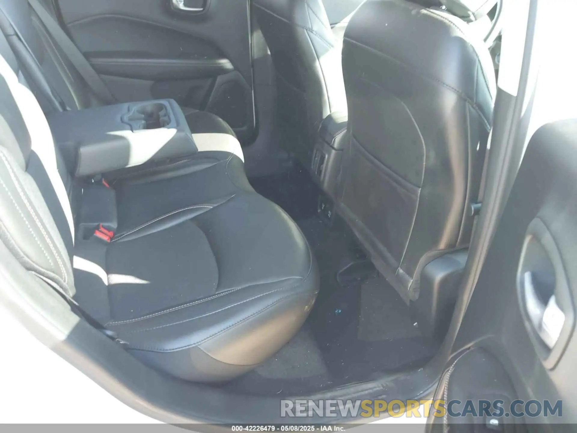 8 fotografías del automóvil dañado 3C4NJDBBXKT682870 JEEP COMPASS 2019