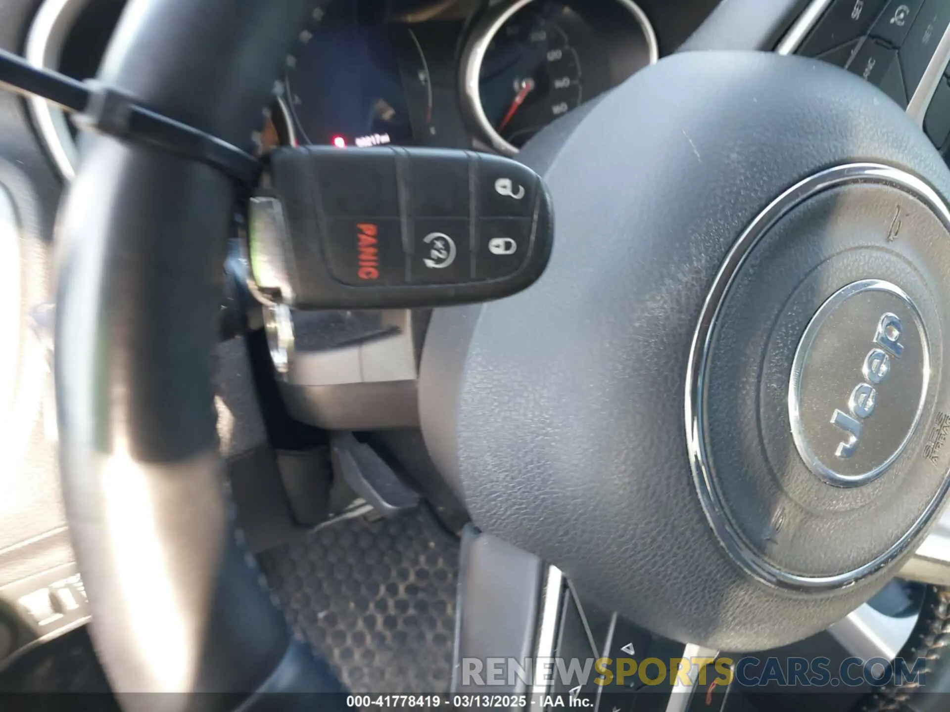 11 fotografías del automóvil dañado 3C4NJDBBXKT767613 JEEP COMPASS 2019