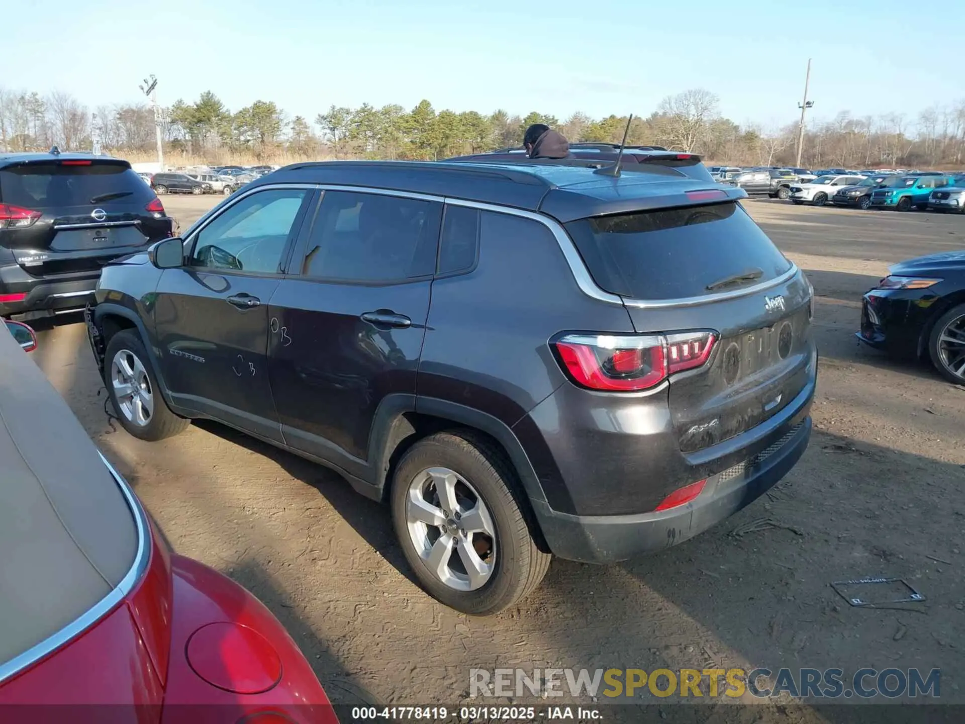 14 fotografías del automóvil dañado 3C4NJDBBXKT767613 JEEP COMPASS 2019