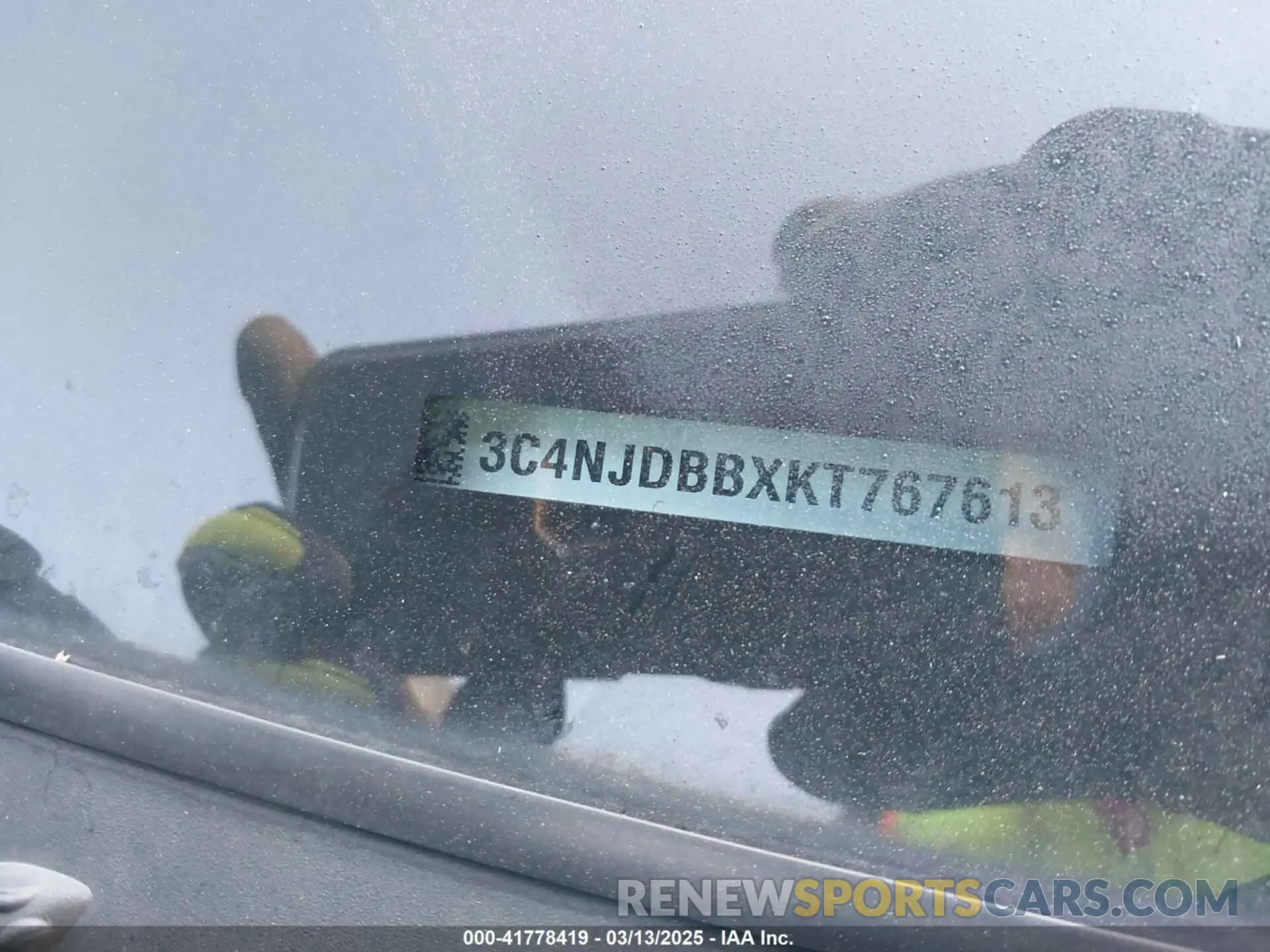 17 fotografías del automóvil dañado 3C4NJDBBXKT767613 JEEP COMPASS 2019