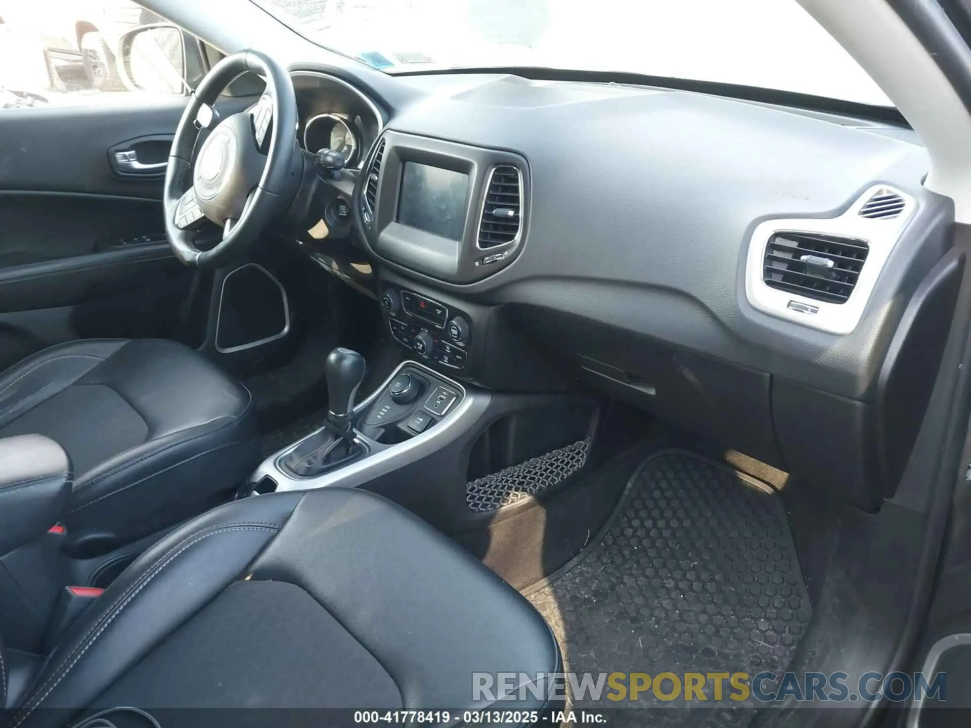5 fotografías del automóvil dañado 3C4NJDBBXKT767613 JEEP COMPASS 2019