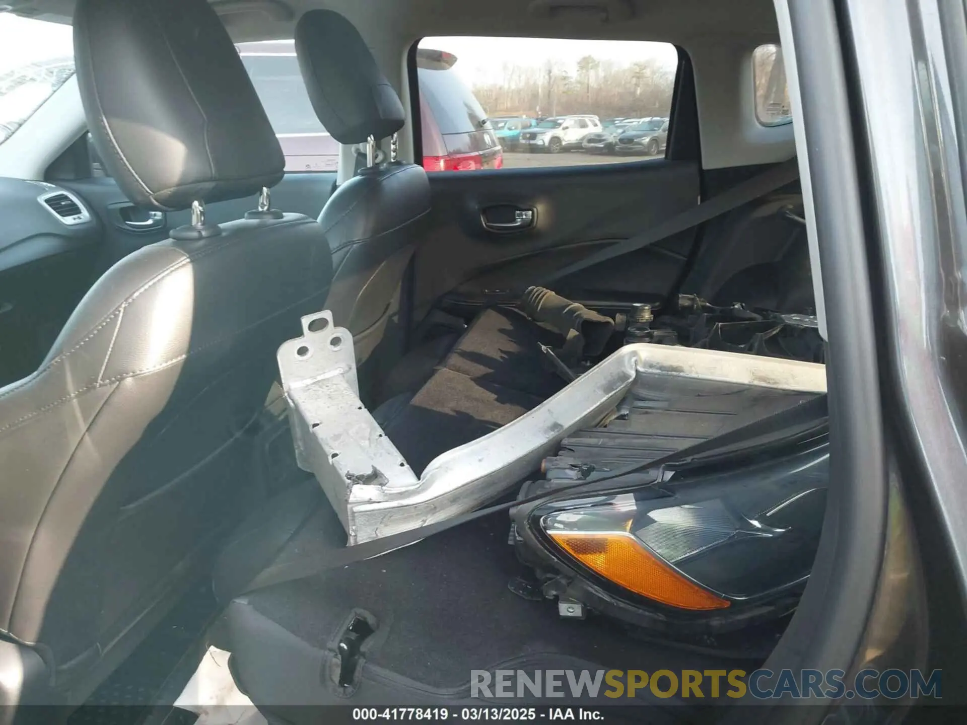 8 fotografías del automóvil dañado 3C4NJDBBXKT767613 JEEP COMPASS 2019