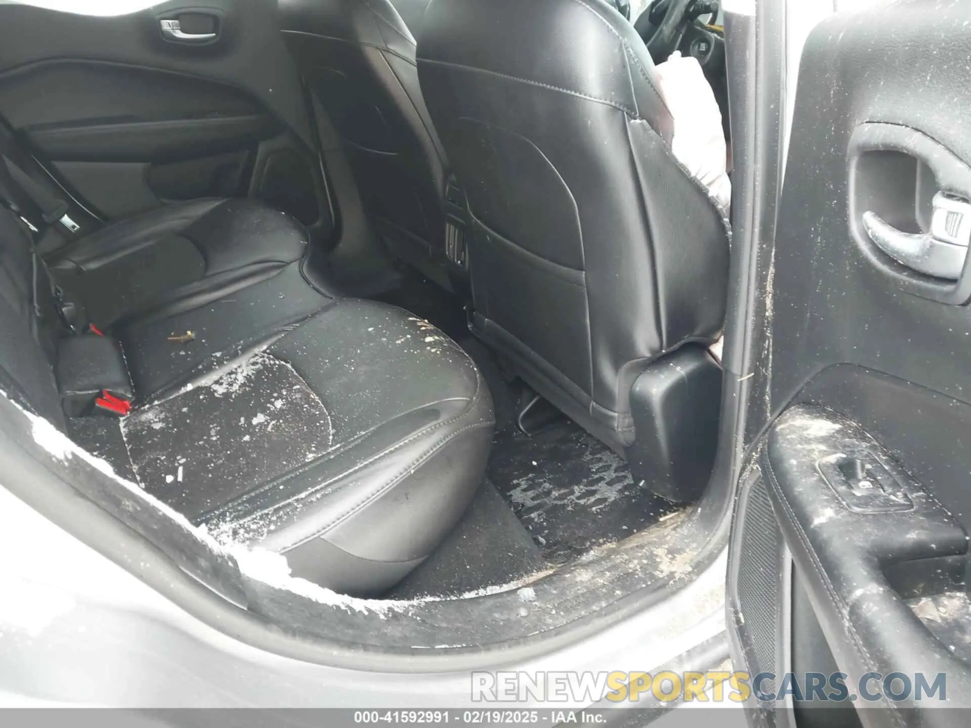 8 fotografías del automóvil dañado 3C4NJDBBXKT840382 JEEP COMPASS 2019