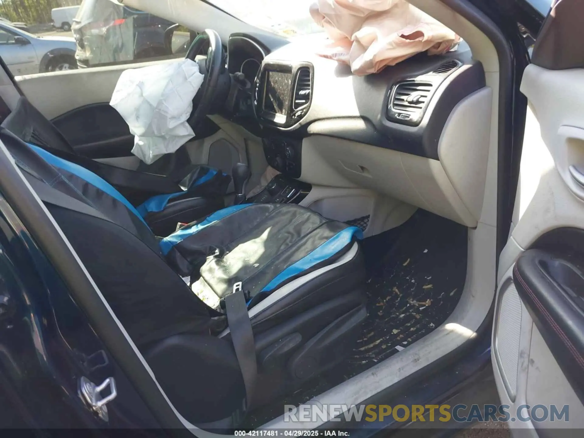 5 fotografías del automóvil dañado 3C4NJDCB1KT680147 JEEP COMPASS 2019