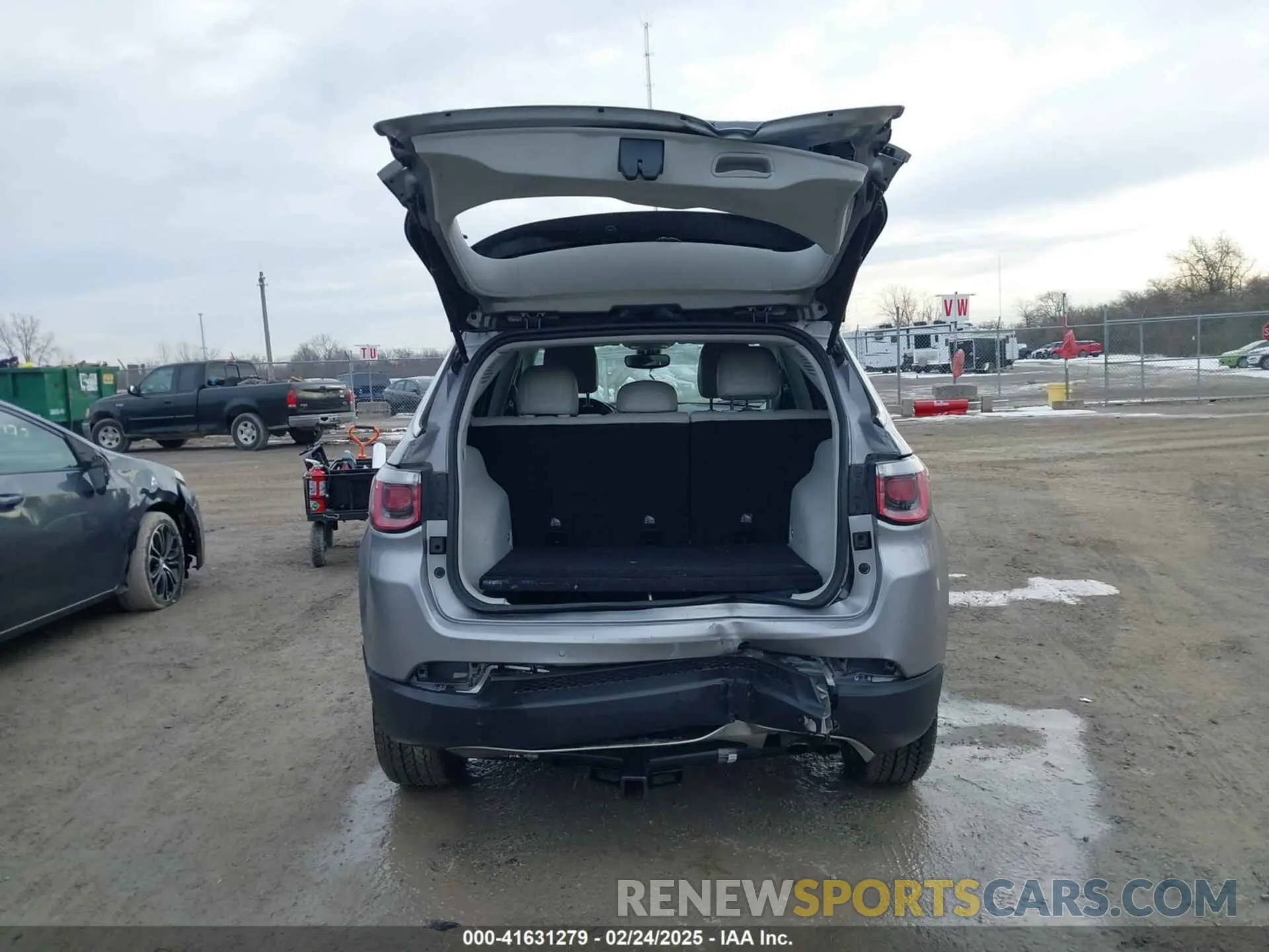 17 fotografías del automóvil dañado 3C4NJDCB3KT673202 JEEP COMPASS 2019