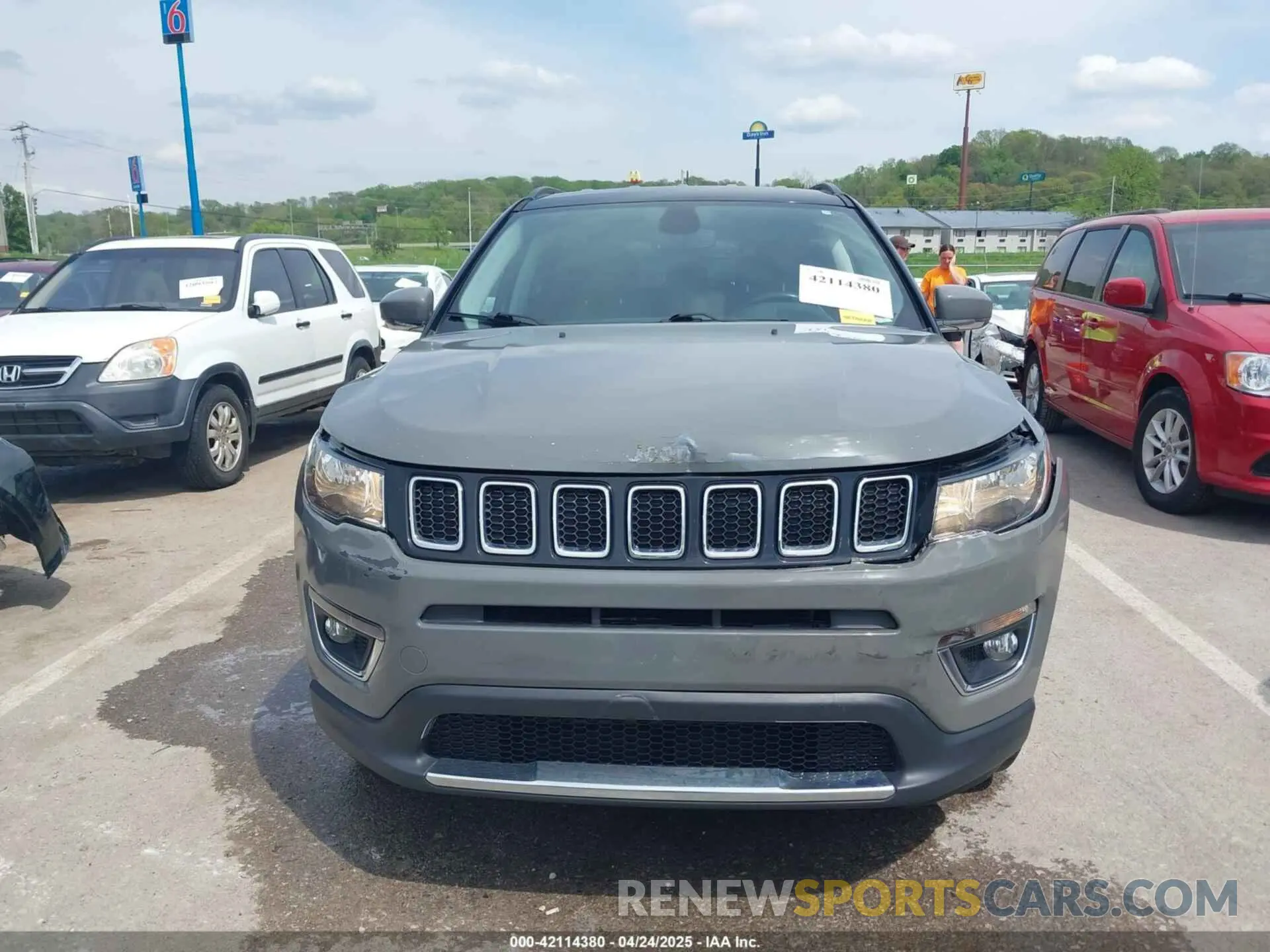 13 fotografías del automóvil dañado 3C4NJDCB3KT734161 JEEP COMPASS 2019