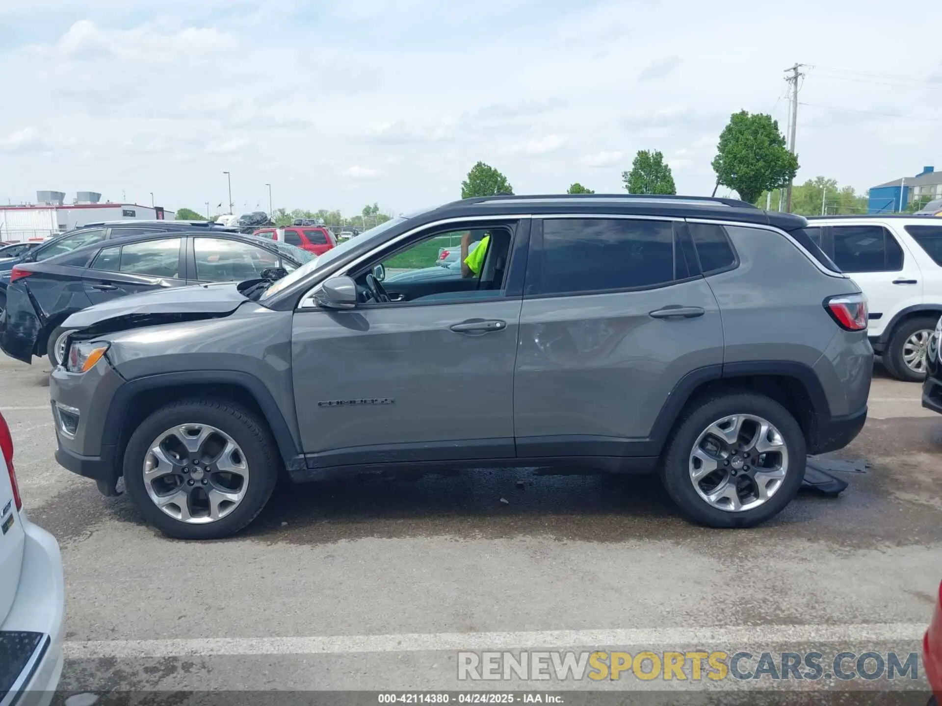 15 fotografías del automóvil dañado 3C4NJDCB3KT734161 JEEP COMPASS 2019