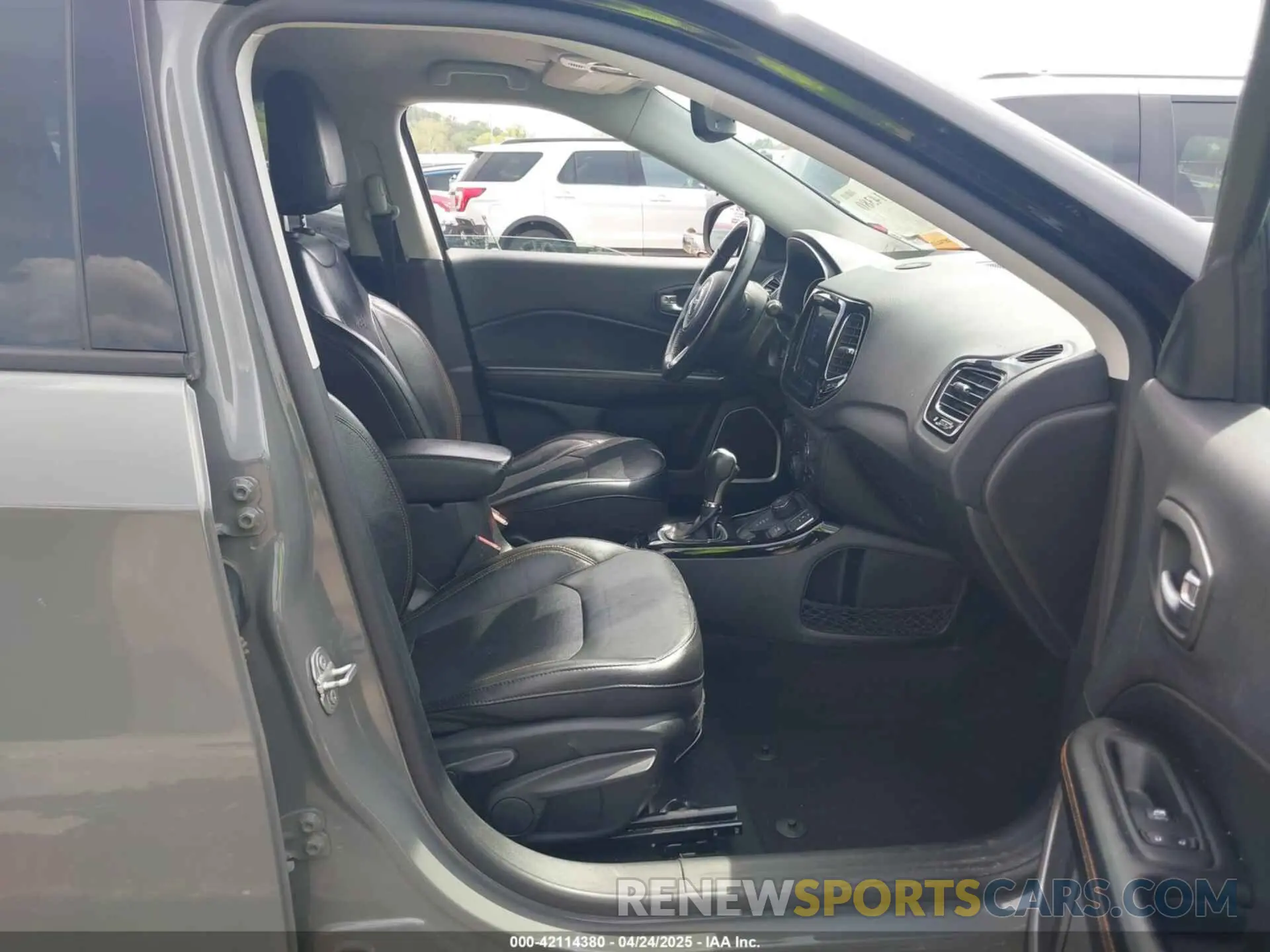 5 fotografías del automóvil dañado 3C4NJDCB3KT734161 JEEP COMPASS 2019
