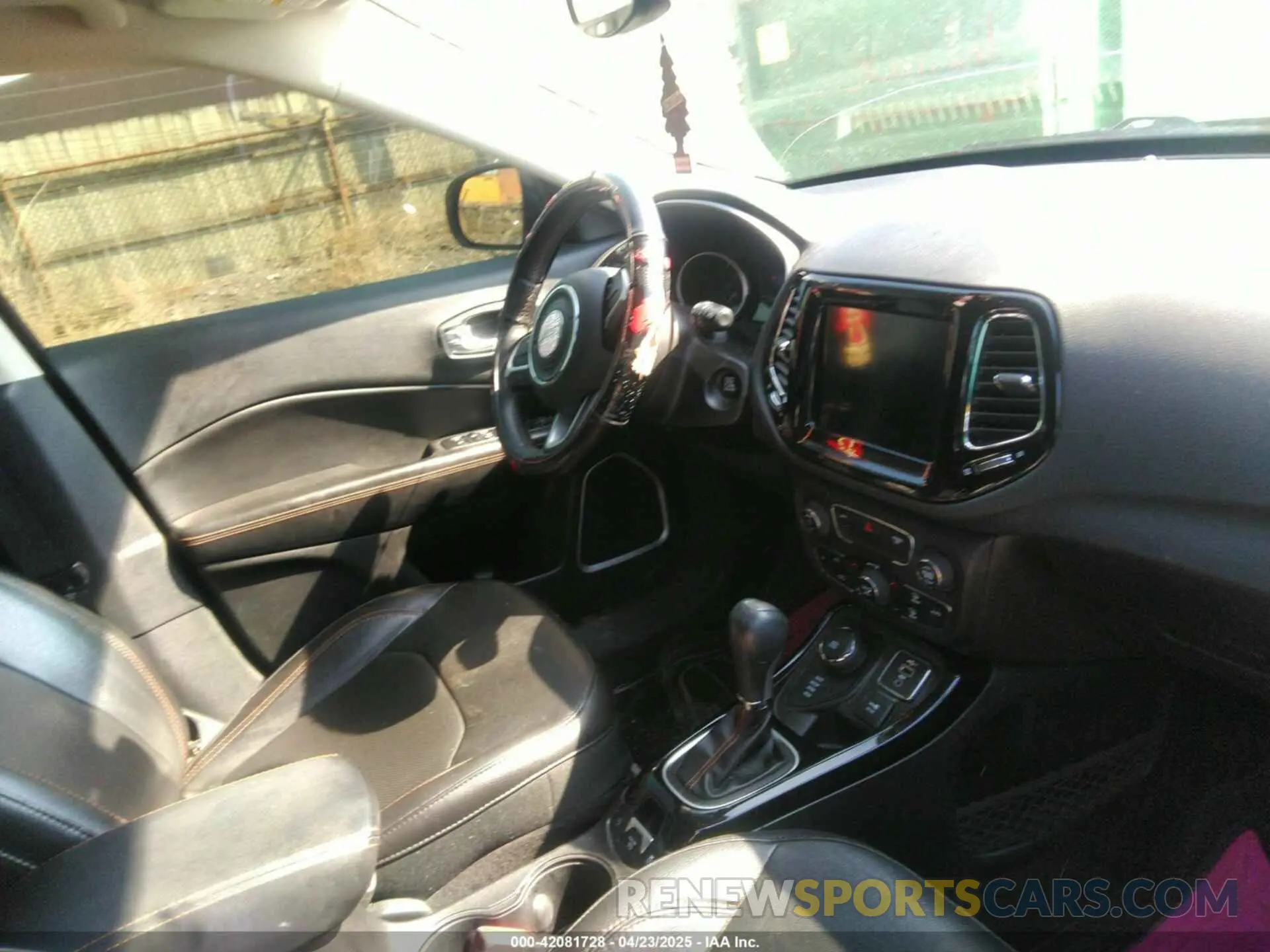 5 fotografías del automóvil dañado 3C4NJDCB4KT674567 JEEP COMPASS 2019