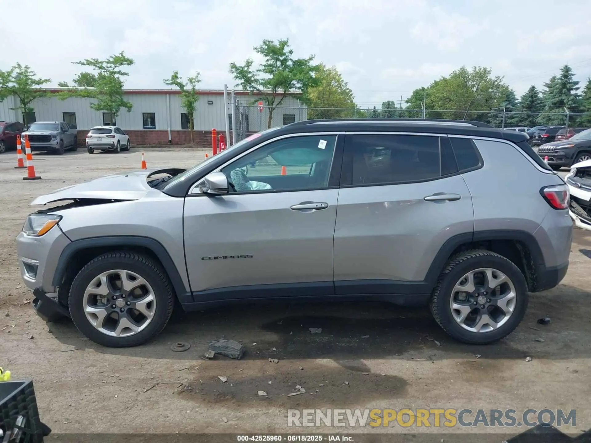 14 fotografías del automóvil dañado 3C4NJDCB4KT842577 JEEP COMPASS 2019