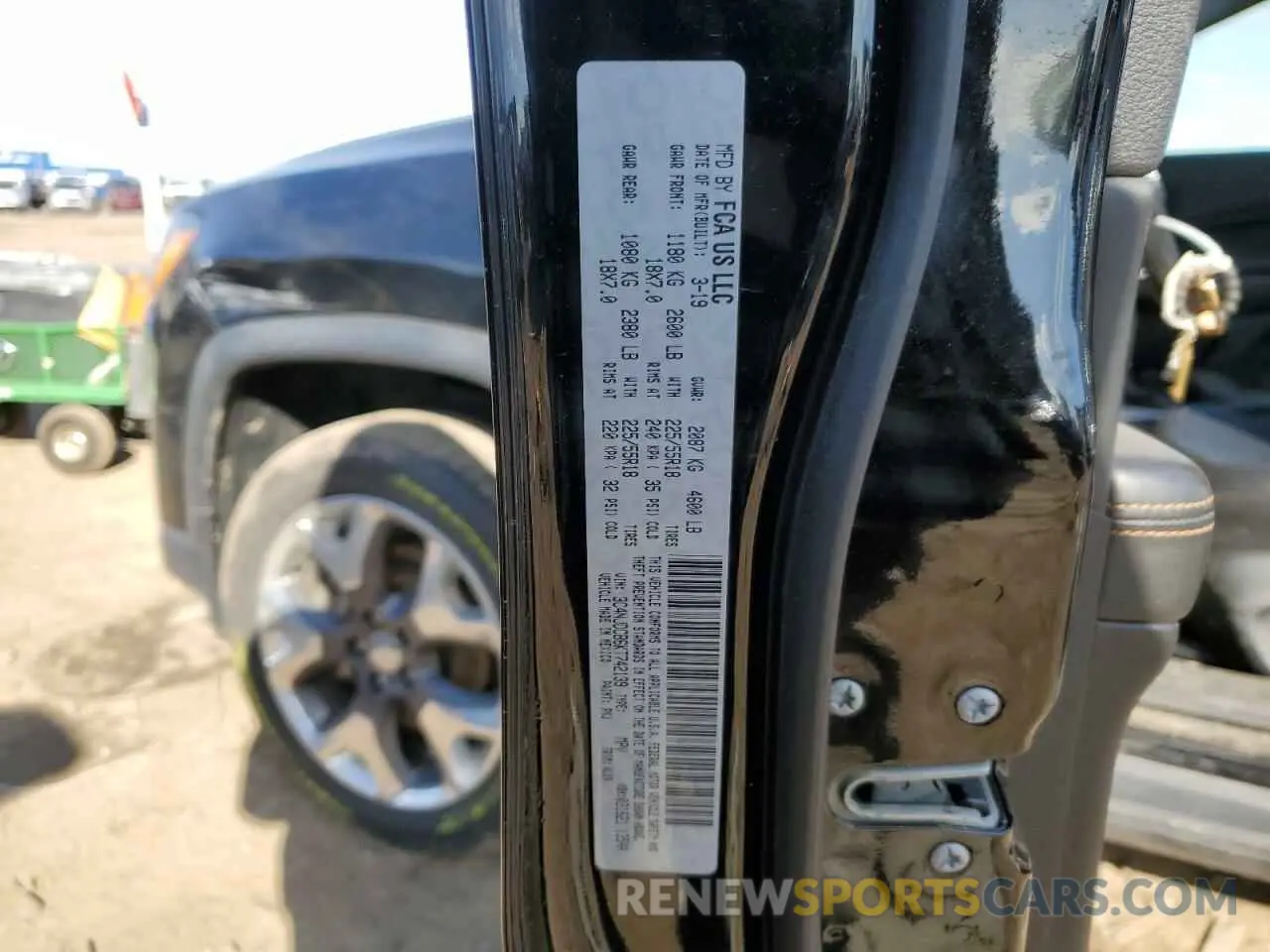 14 fotografías del automóvil dañado 3C4NJDCB6KT742139 JEEP COMPASS 2019