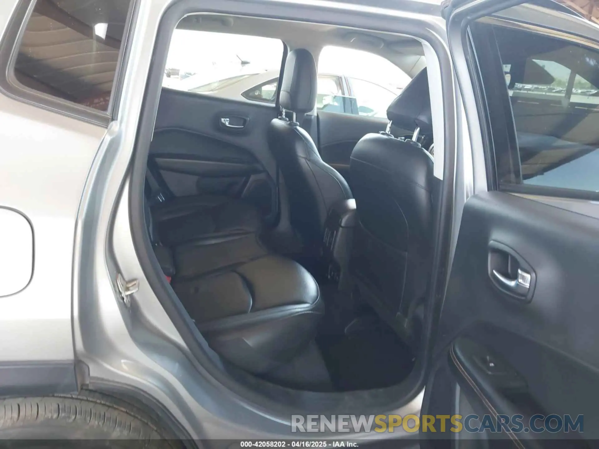 8 fotografías del automóvil dañado 3C4NJDCB8KT791262 JEEP COMPASS 2019