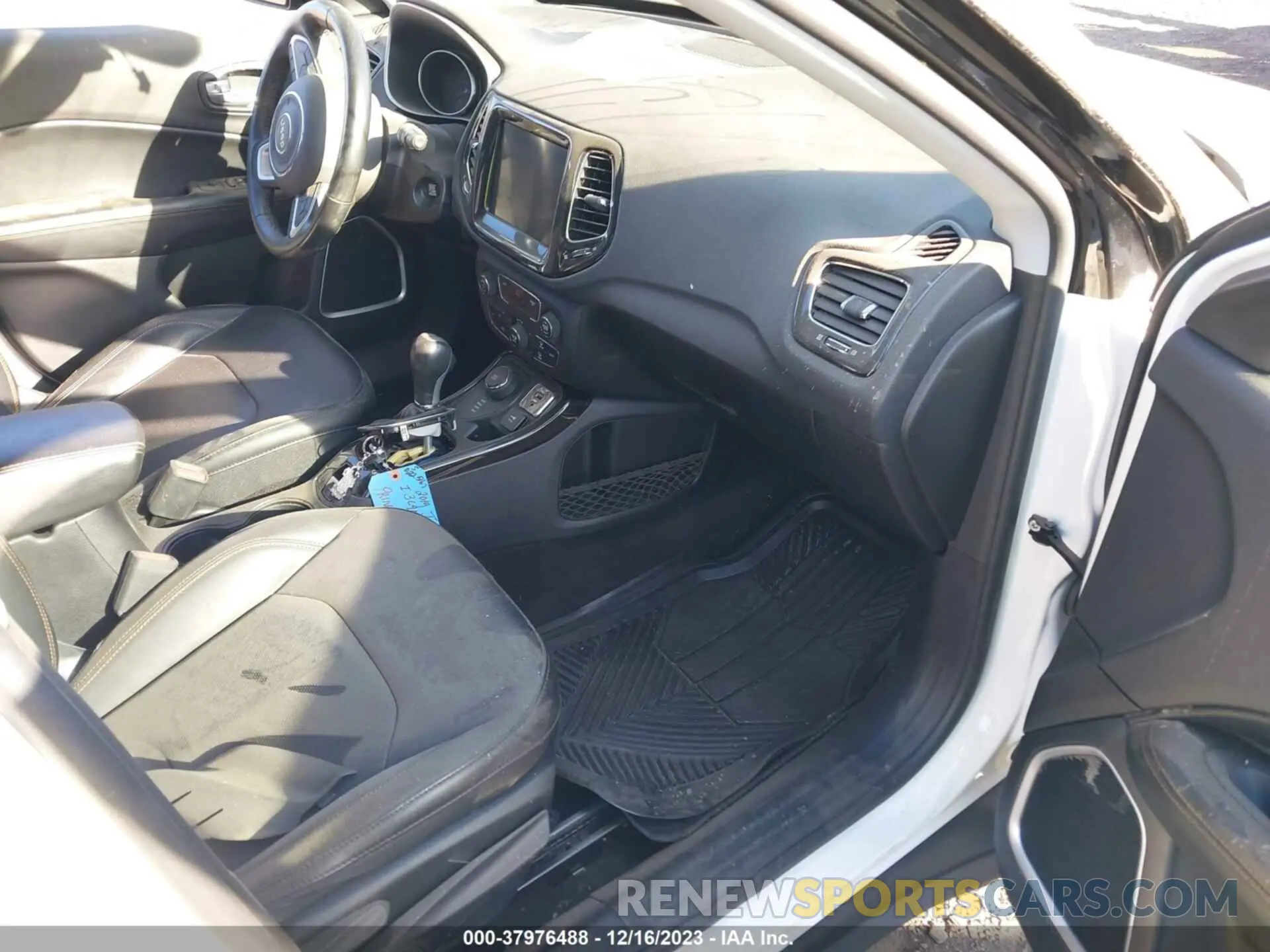 5 fotografías del automóvil dañado 3C4NJDCB9KT800583 JEEP COMPASS 2019