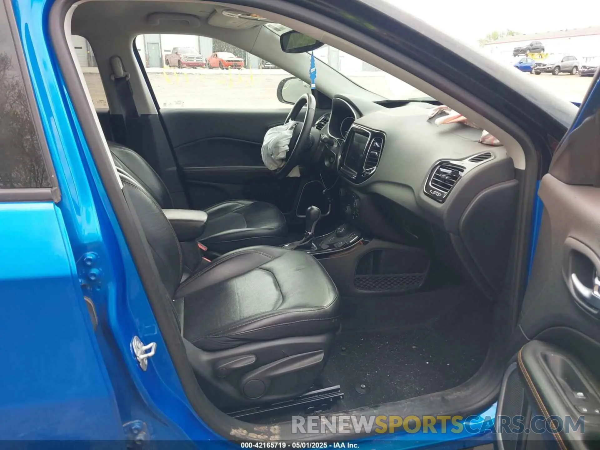 5 fotografías del automóvil dañado 3C4NJDCBXKT647860 JEEP COMPASS 2019