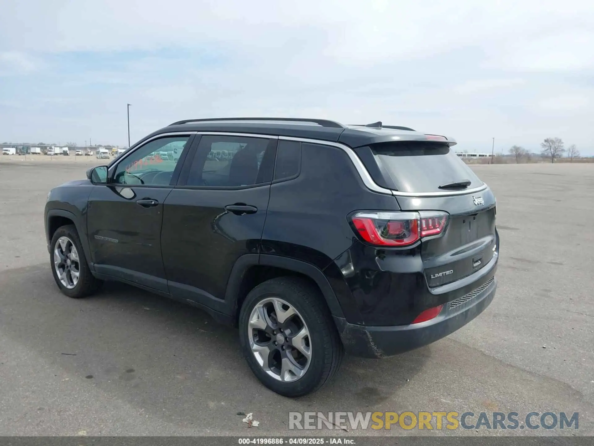 3 fotografías del automóvil dañado 3C4NJDCBXKT651567 JEEP COMPASS 2019