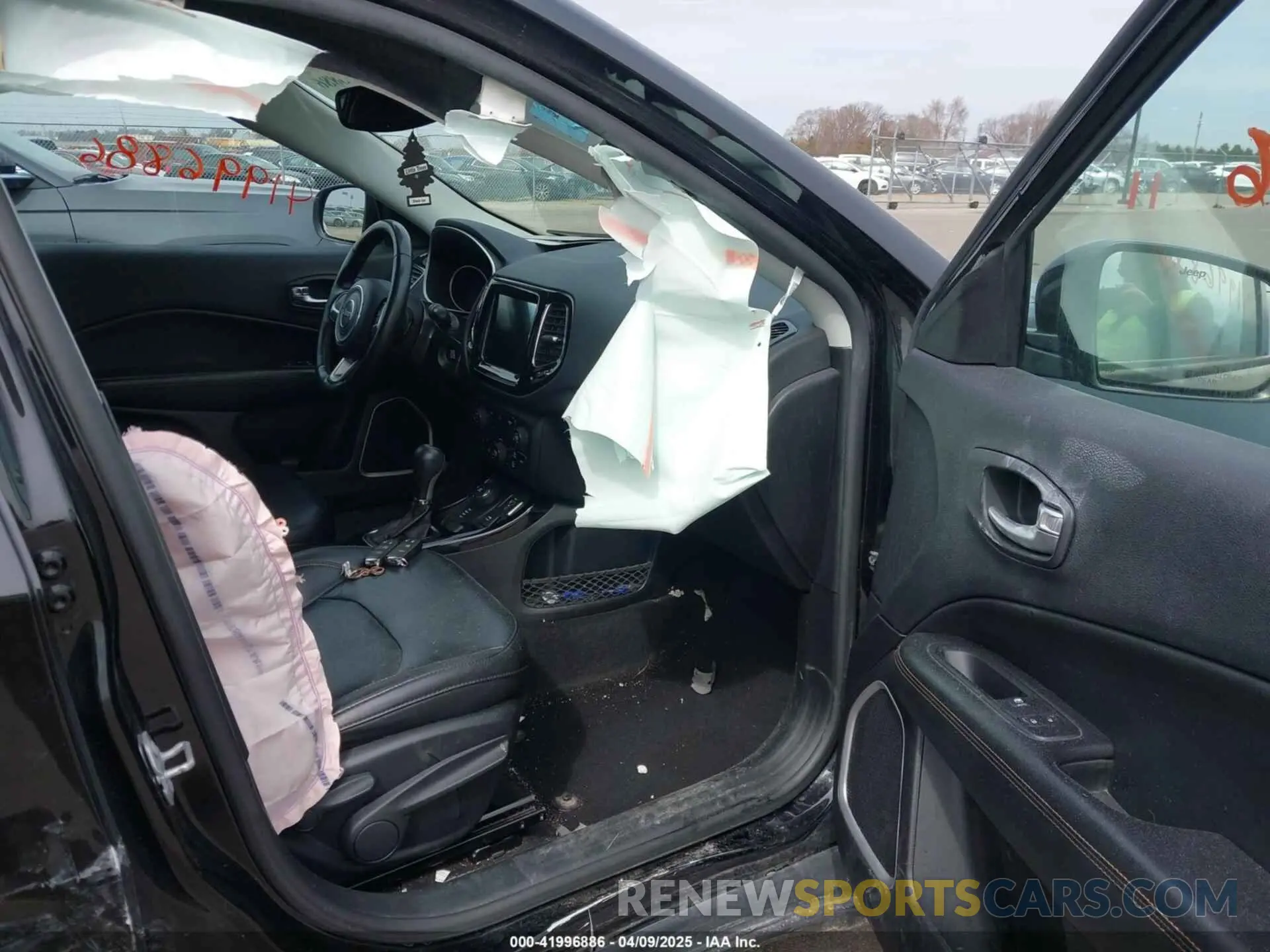 5 fotografías del automóvil dañado 3C4NJDCBXKT651567 JEEP COMPASS 2019