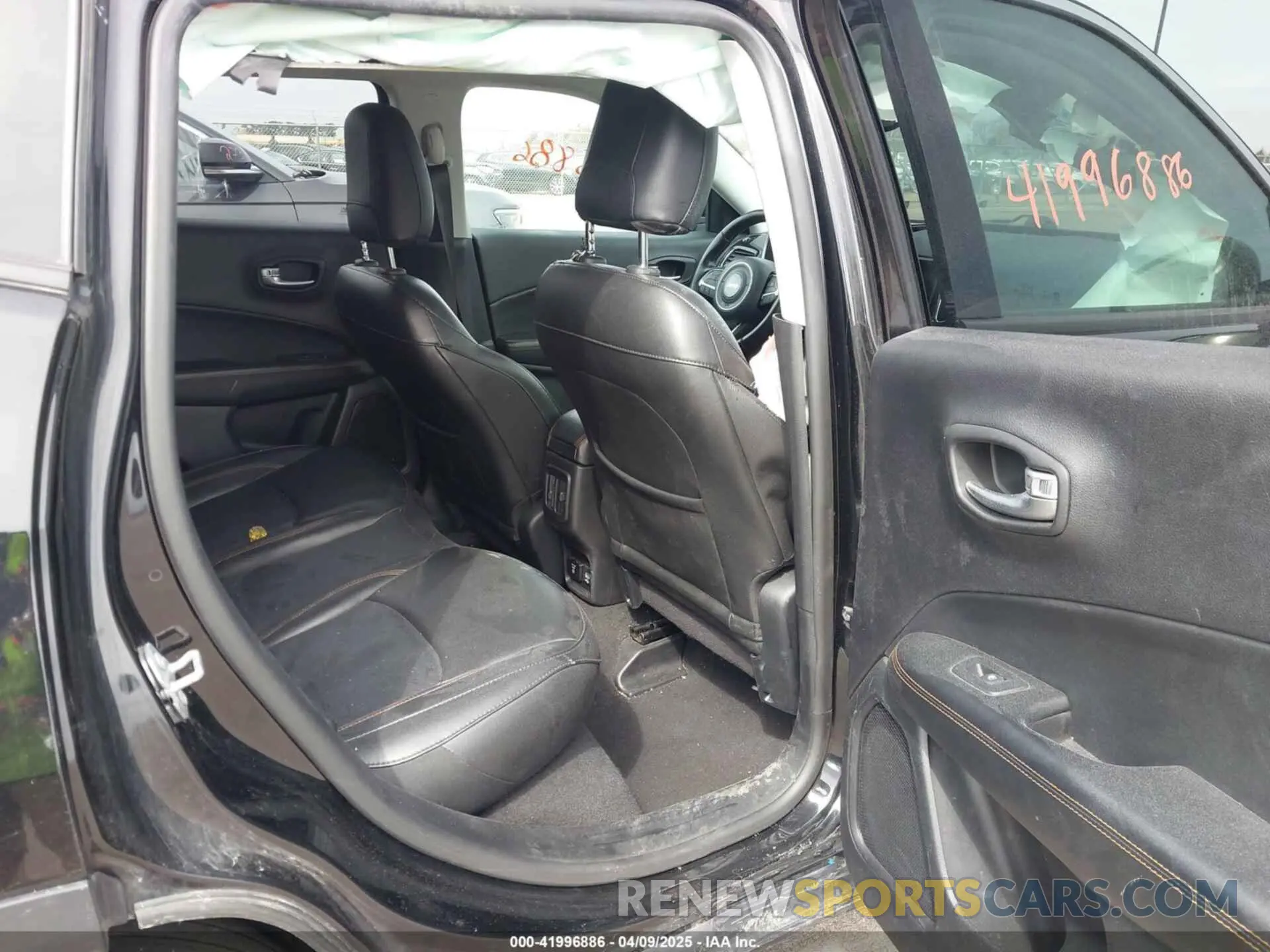 8 fotografías del automóvil dañado 3C4NJDCBXKT651567 JEEP COMPASS 2019