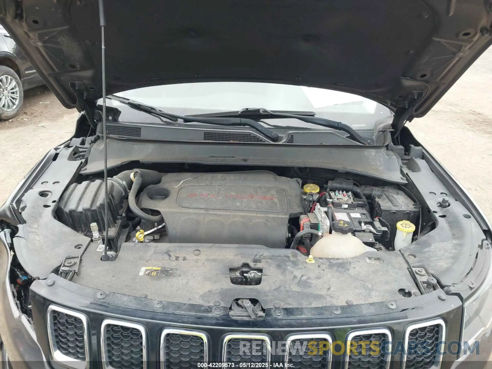 10 fotografías del automóvil dañado 3C4NJDCBXKT747585 JEEP COMPASS 2019