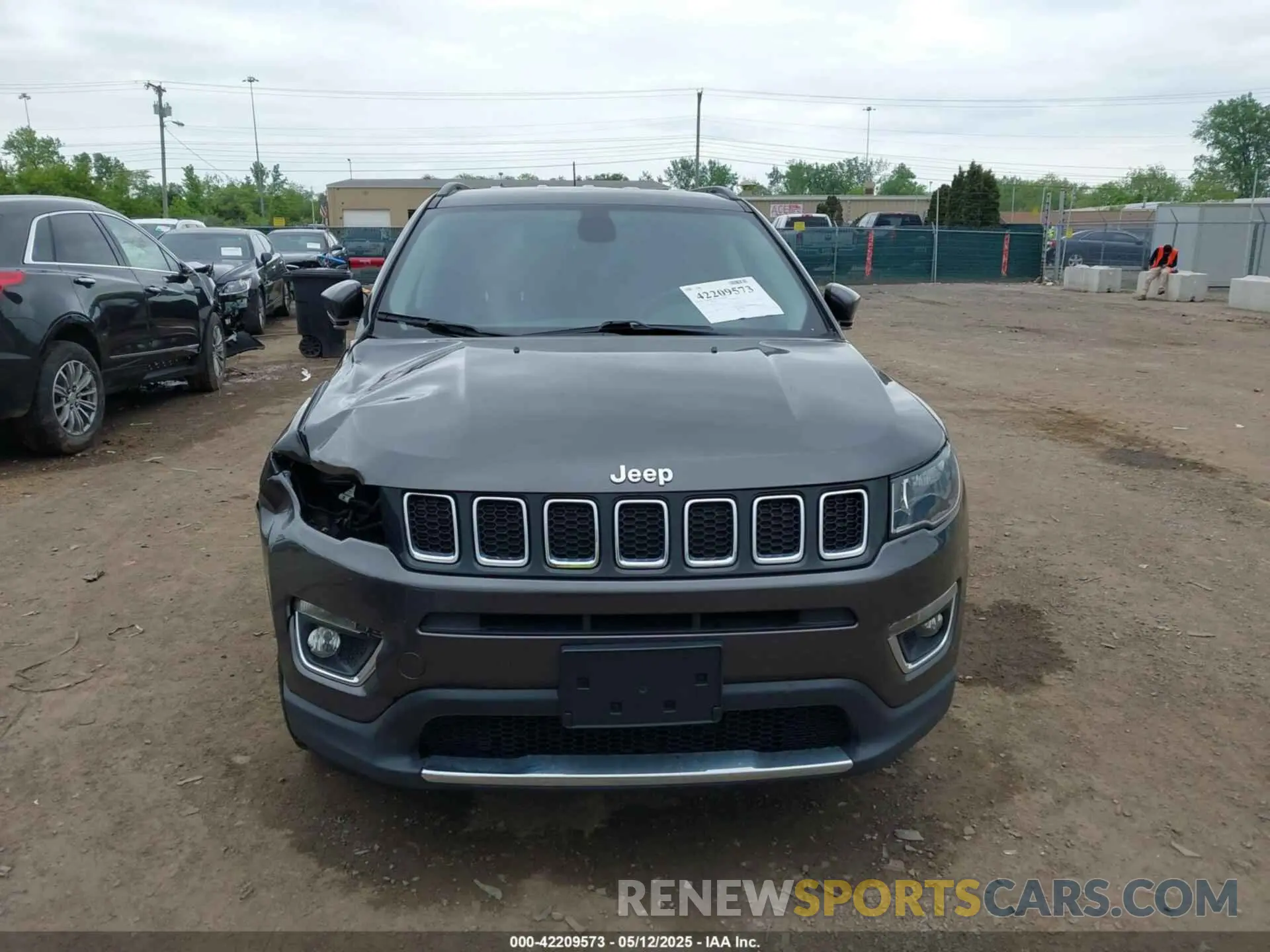 12 fotografías del automóvil dañado 3C4NJDCBXKT747585 JEEP COMPASS 2019