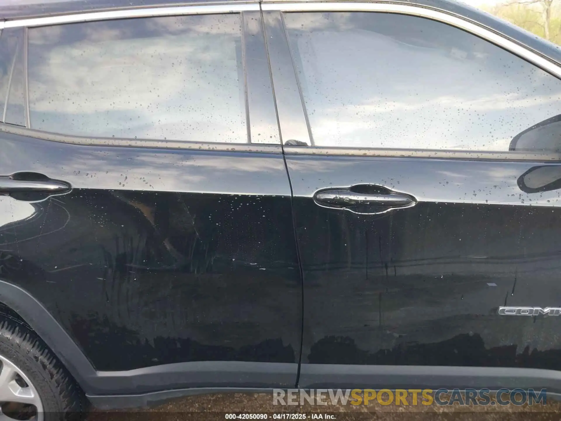 13 fotografías del automóvil dañado 3C4NJDCBXKT812466 JEEP COMPASS 2019