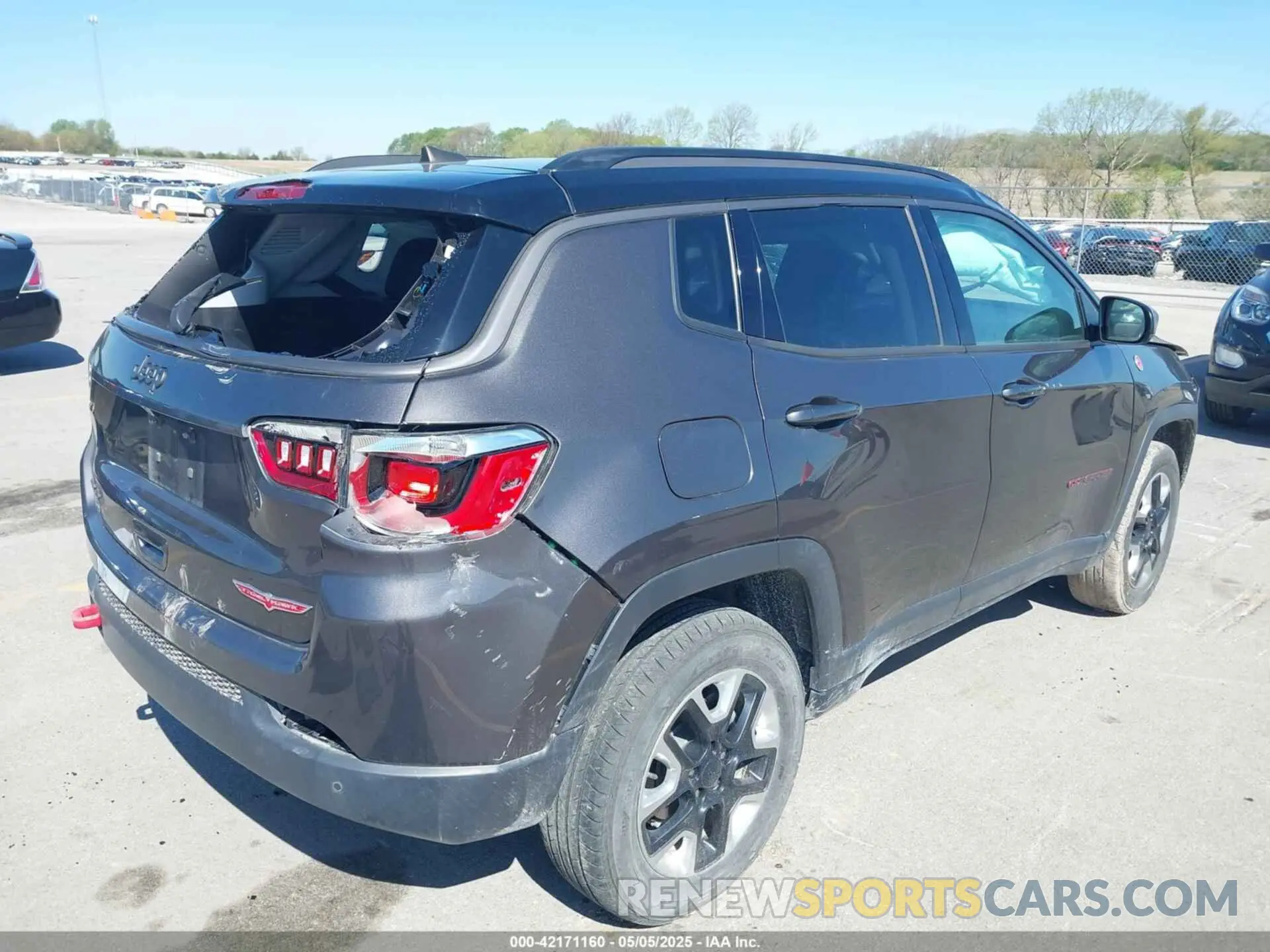 4 fotografías del automóvil dañado 3C4NJDDB0KT619337 JEEP COMPASS 2019