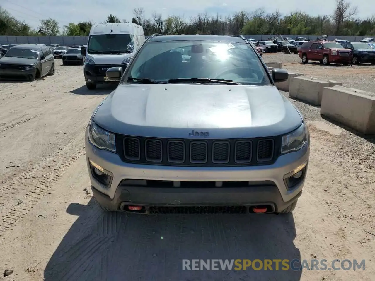5 fotografías del automóvil dañado 3C4NJDDB2KT739673 JEEP COMPASS 2019