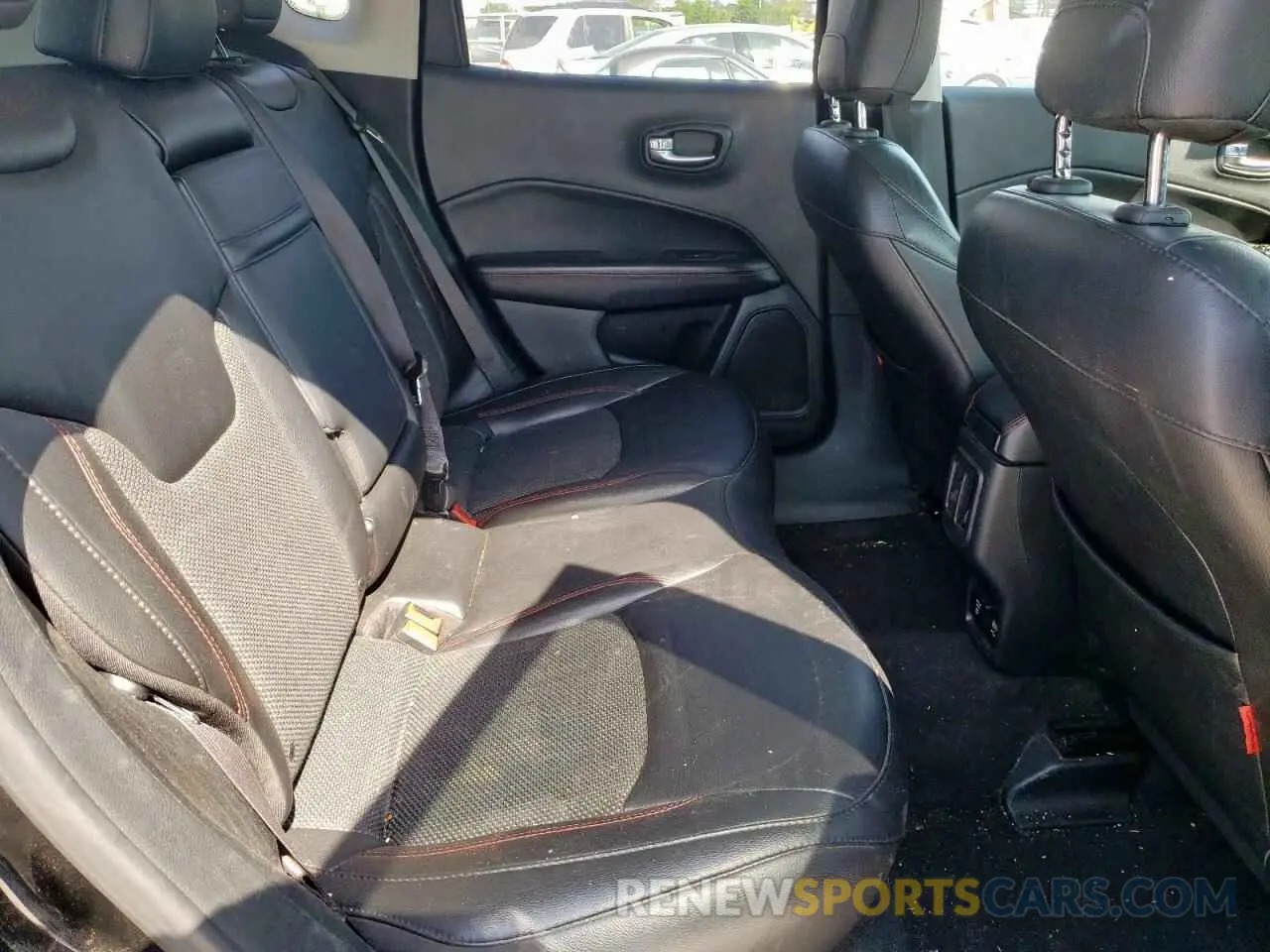 10 fotografías del automóvil dañado 3C4NJDDB2KT765576 JEEP COMPASS 2019