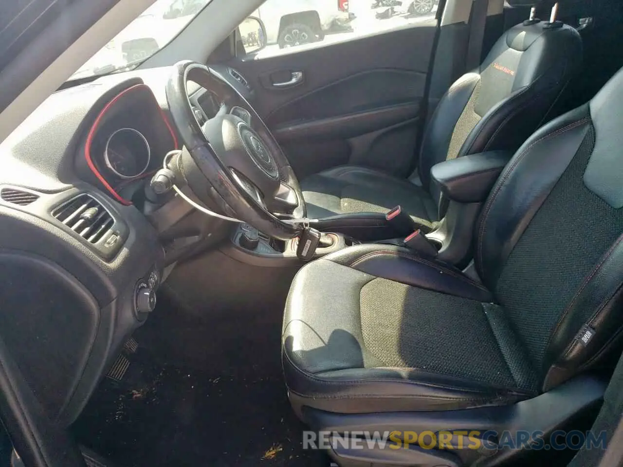 7 fotografías del automóvil dañado 3C4NJDDB2KT765576 JEEP COMPASS 2019