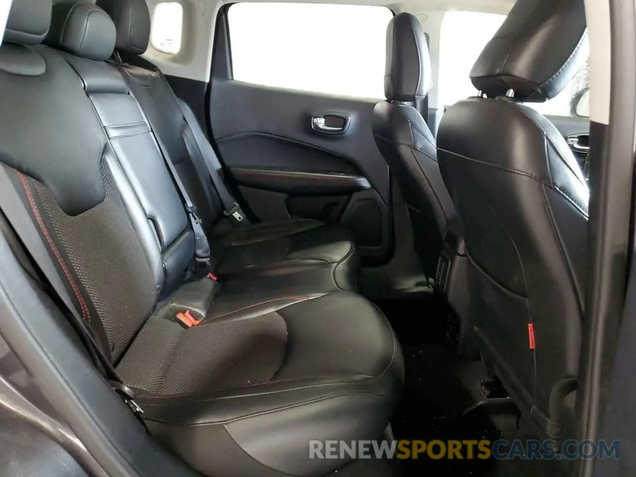 10 fotografías del automóvil dañado 3C4NJDDB3KT721795 JEEP COMPASS 2019